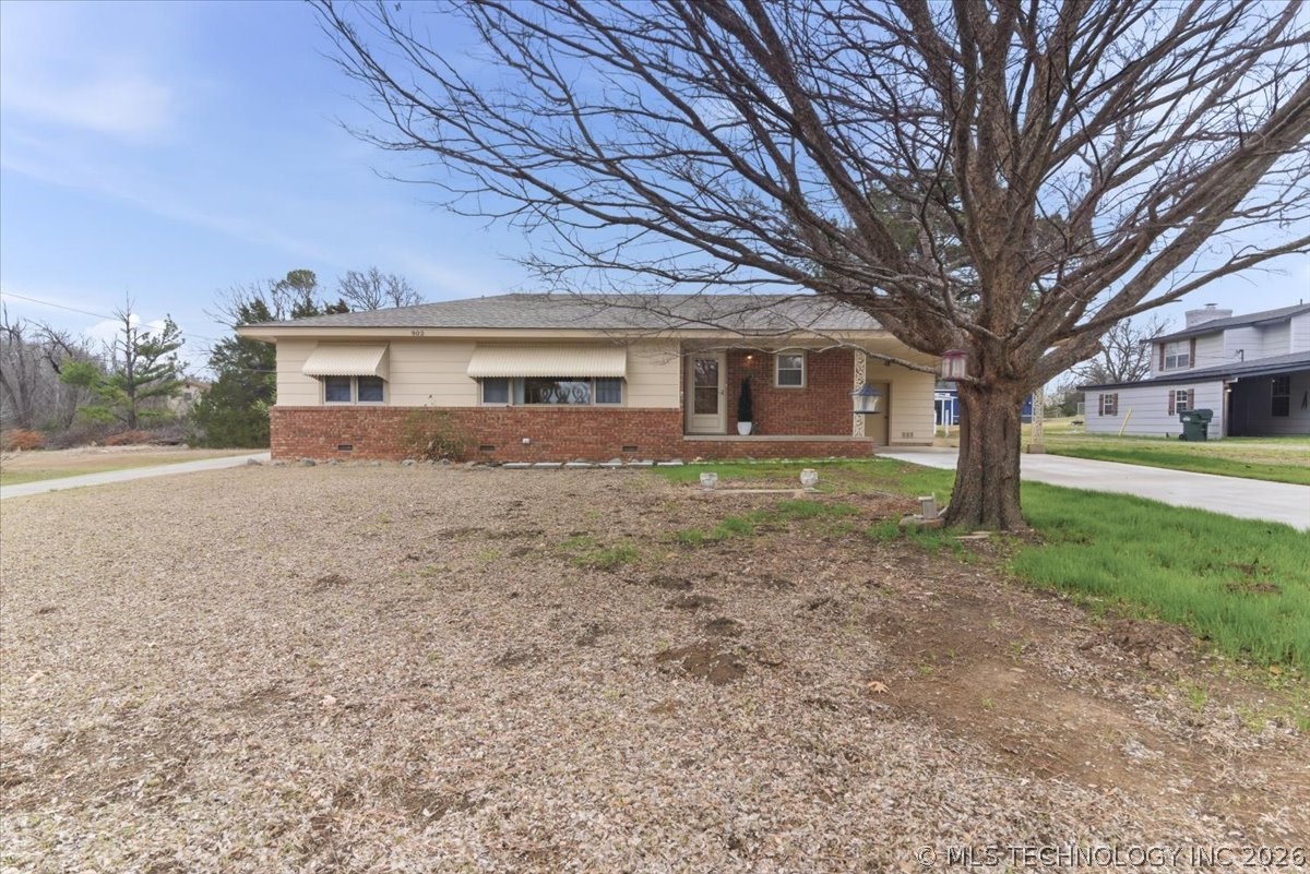 902 S Lake Road Henryetta OK 74437