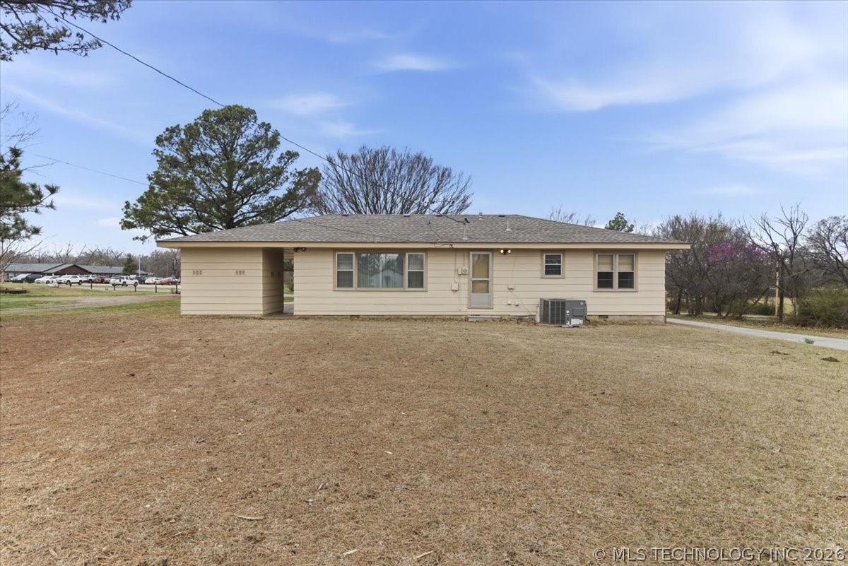 902 S Lake Road Henryetta OK 74437