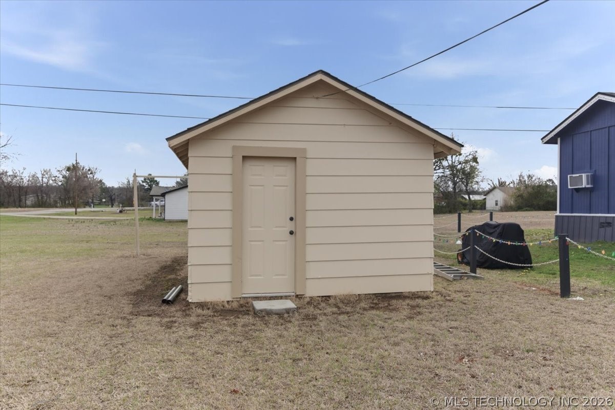 902 S Lake Road Henryetta OK 74437