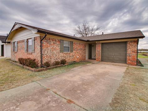 232 S 5th Avenue Stroud OK 74079