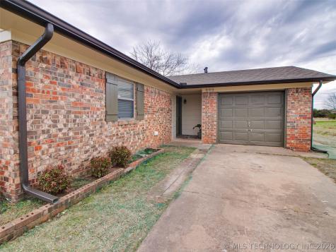 232 S 5th Avenue Stroud OK 74079
