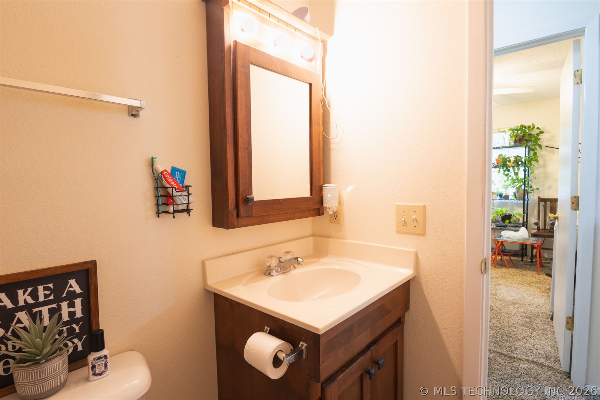 32 Holiday Road Burneyville OK 73430