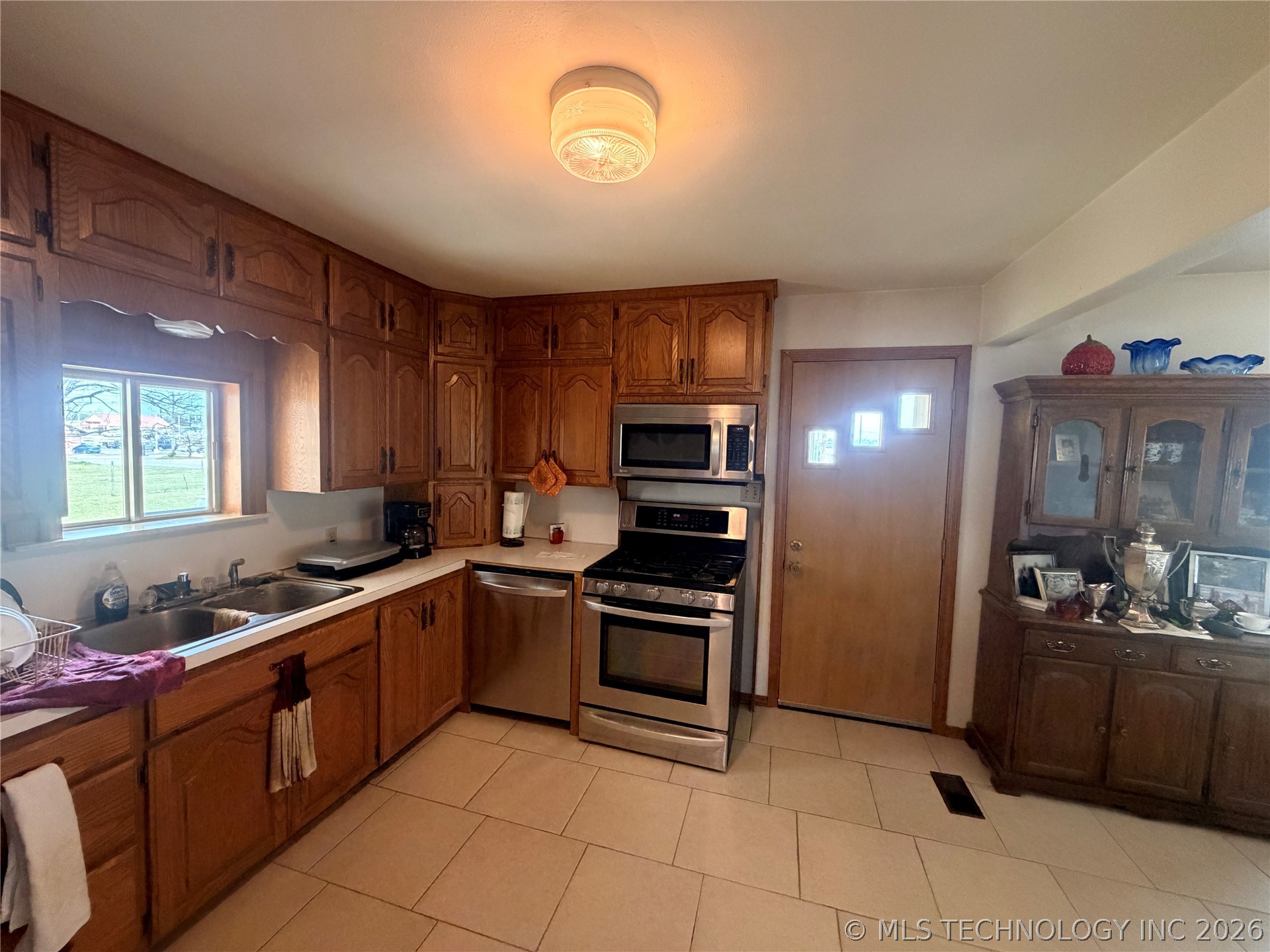 1412 E Walnut Street Cushing OK 74023