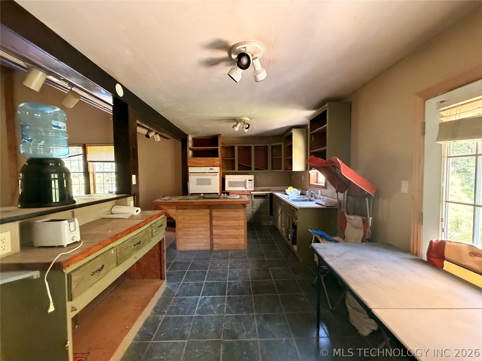 16508 Round Mountain Howe OK 74940
