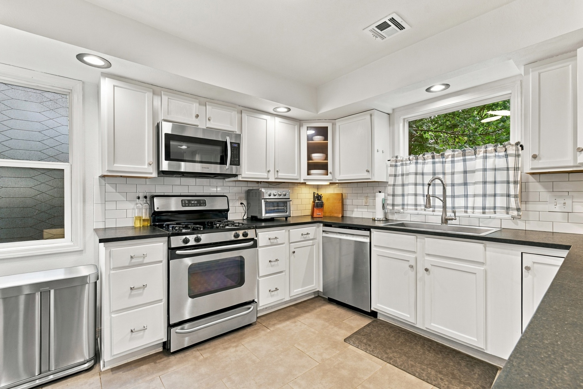 4661 S Rockford Avenue Tulsa OK 74105