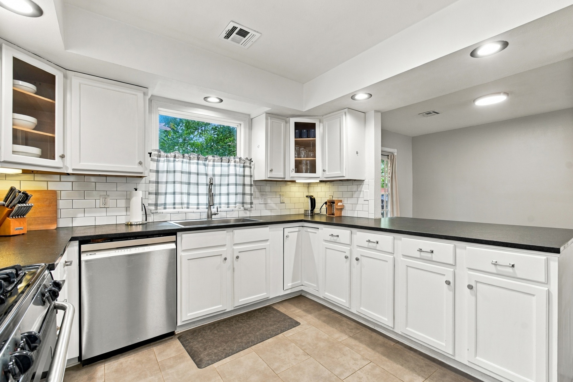 4661 S Rockford Avenue Tulsa OK 74105