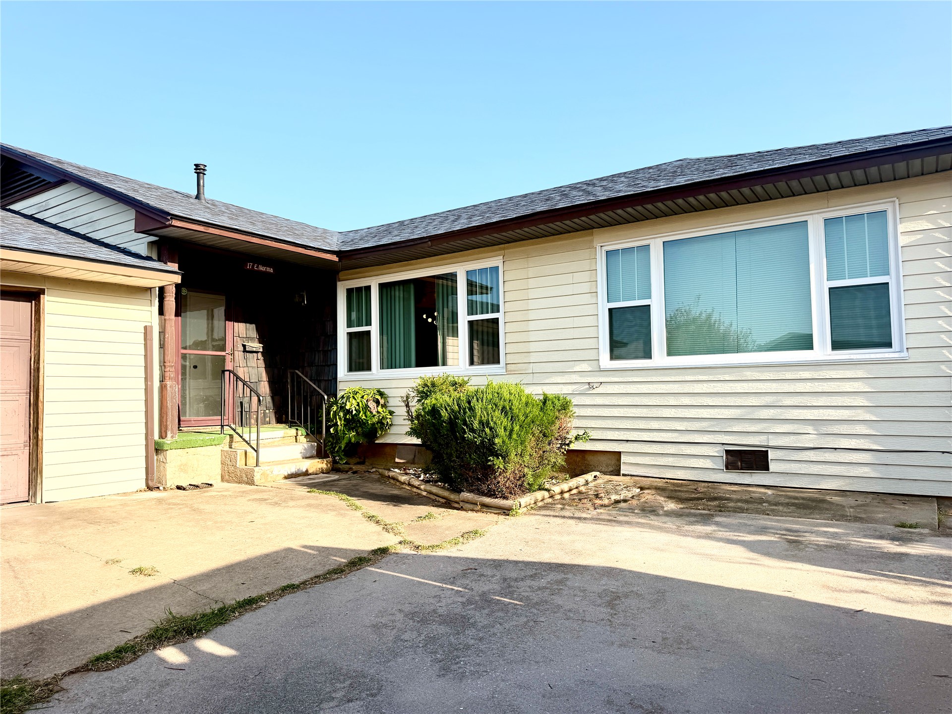 17 E Norma Avenue Sulphur OK 73086