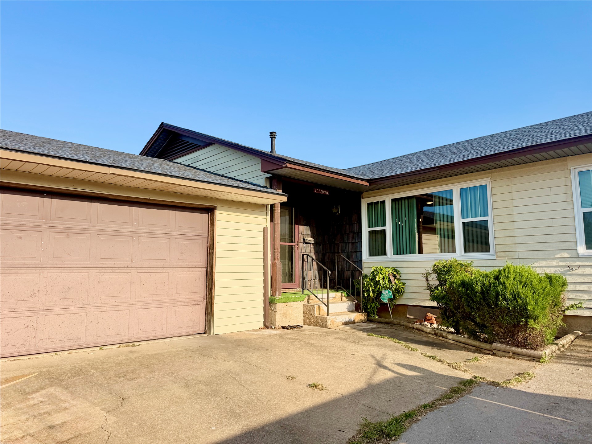 17 E Norma Avenue Sulphur OK 73086