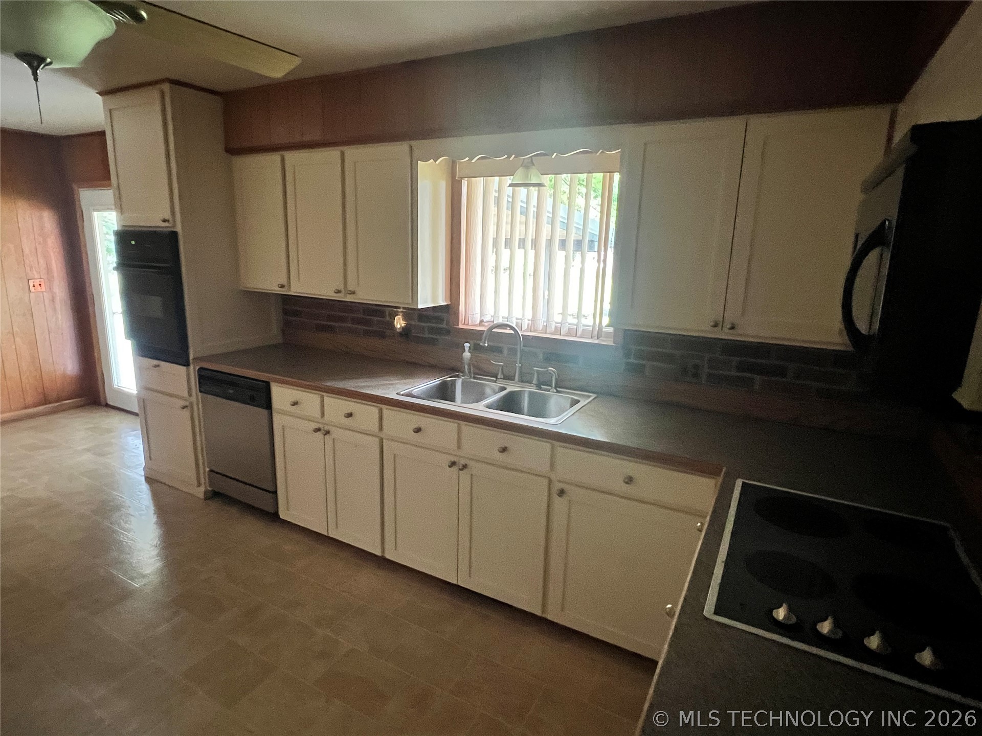 112 N Osage Street Grove OK 74344