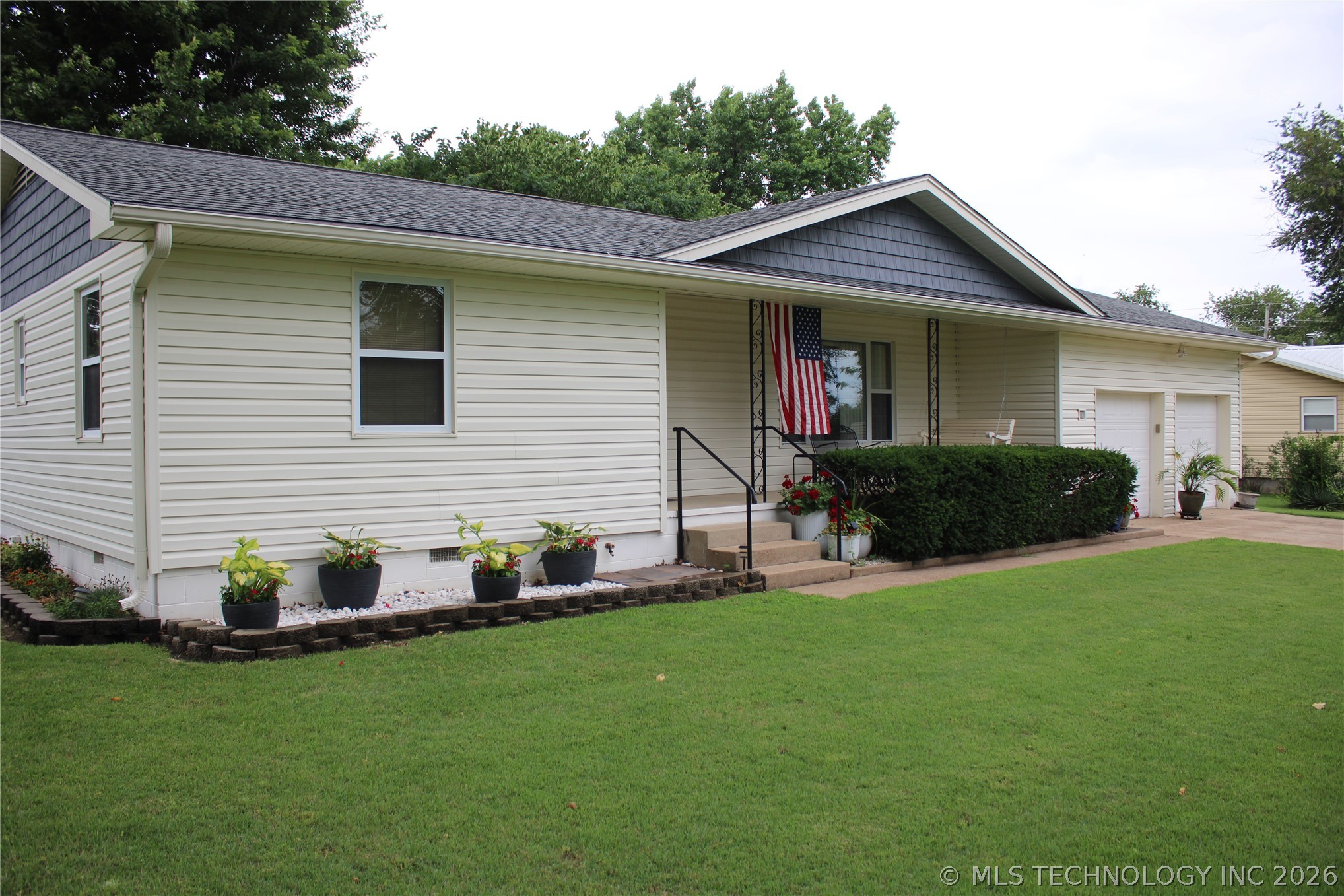 112 N Osage Street Grove OK 74344