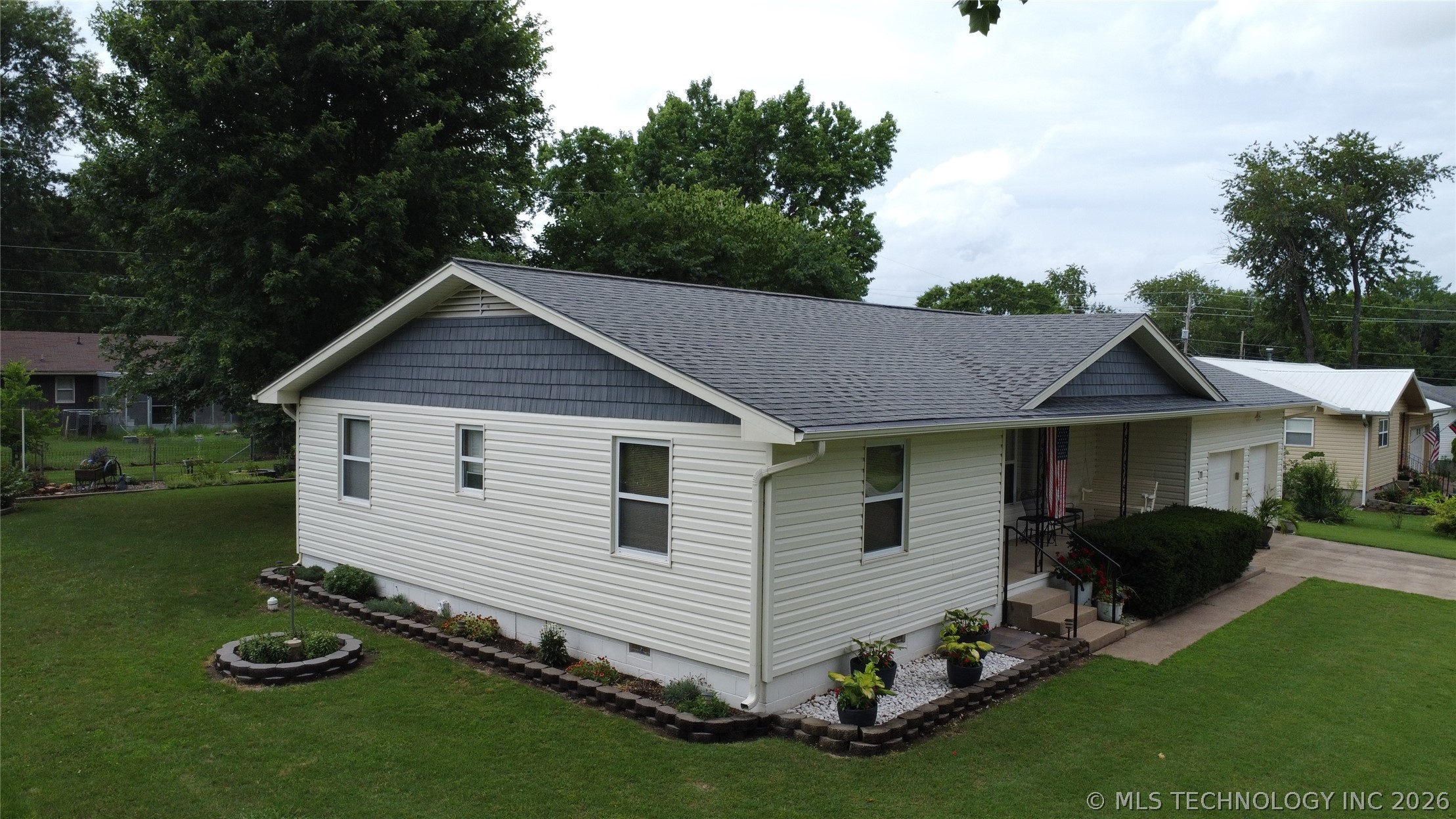 112 N Osage Street Grove OK 74344
