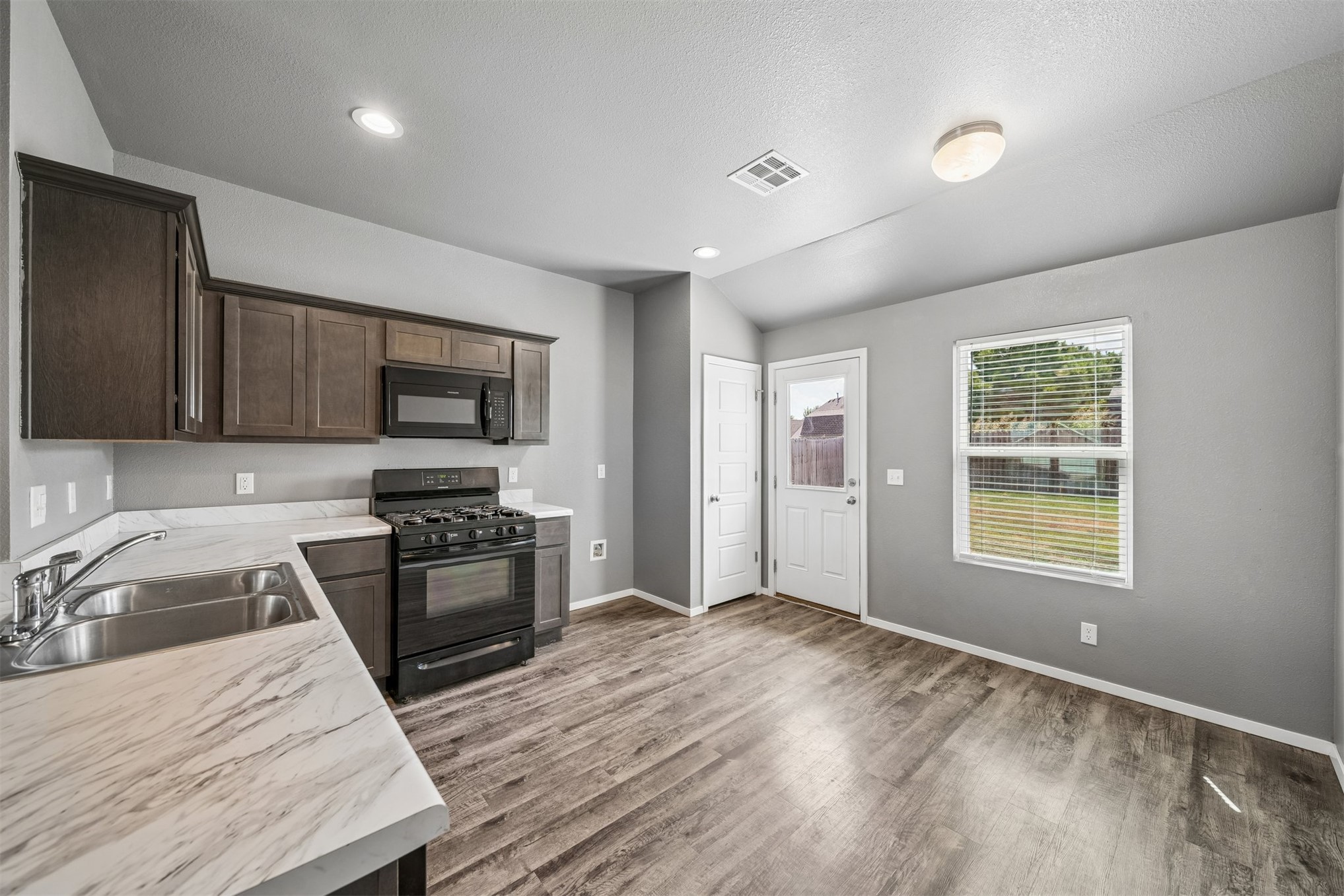 14314 N 73 Eastavenue Collinsville OK 74021