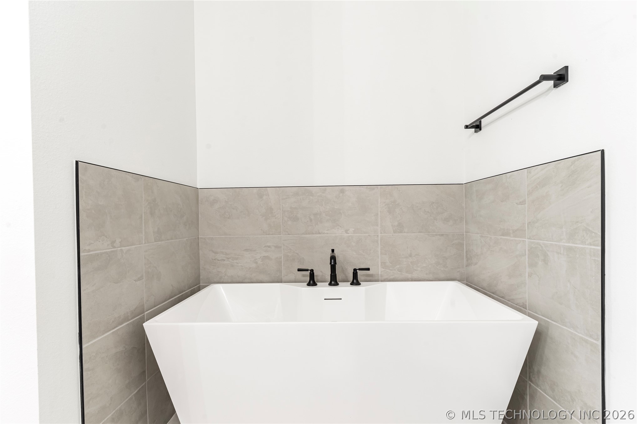 2524 W Main Street Collinsville OK 74021