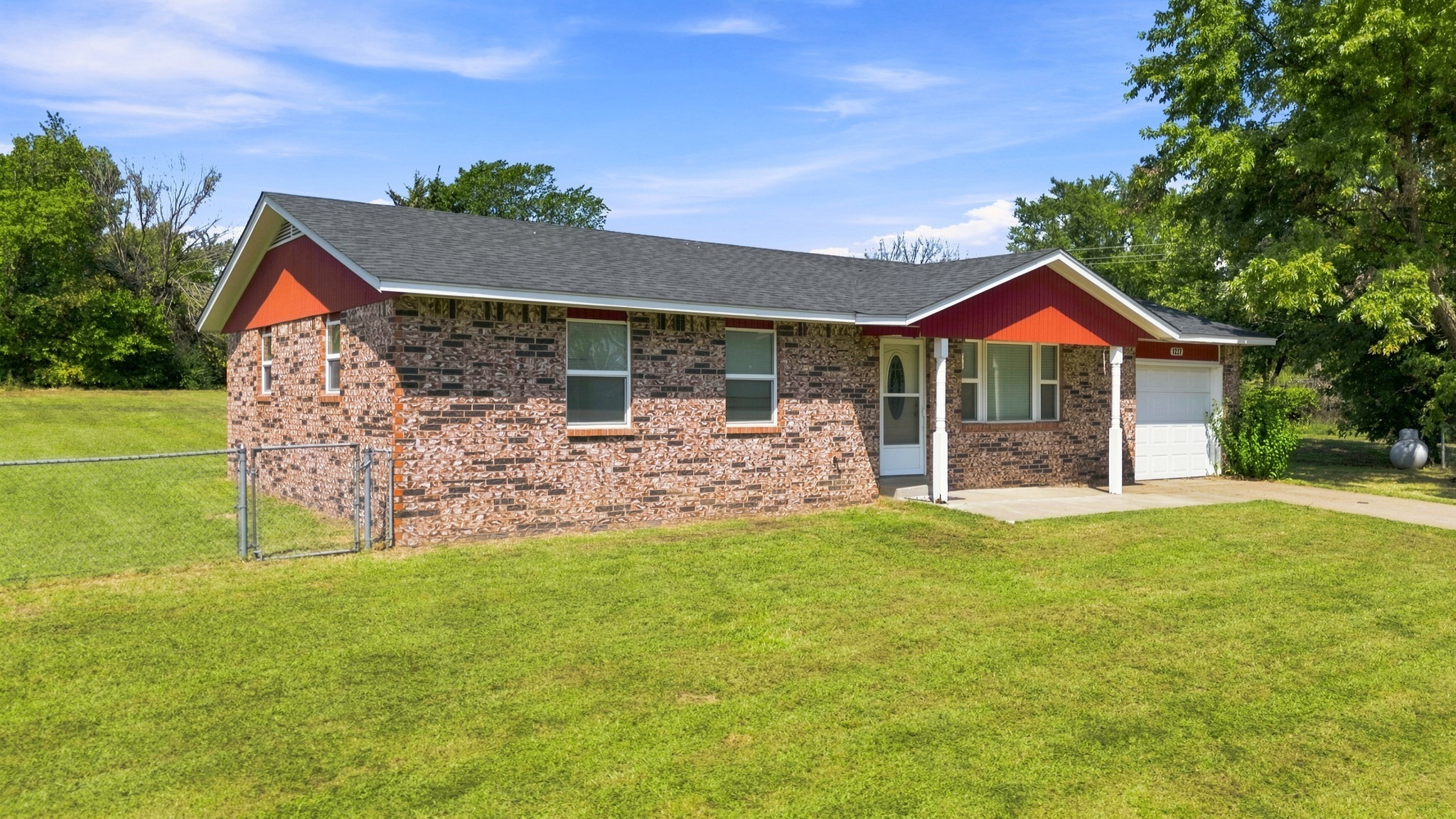 1227 N Sapulpa Road Beggs OK 74421