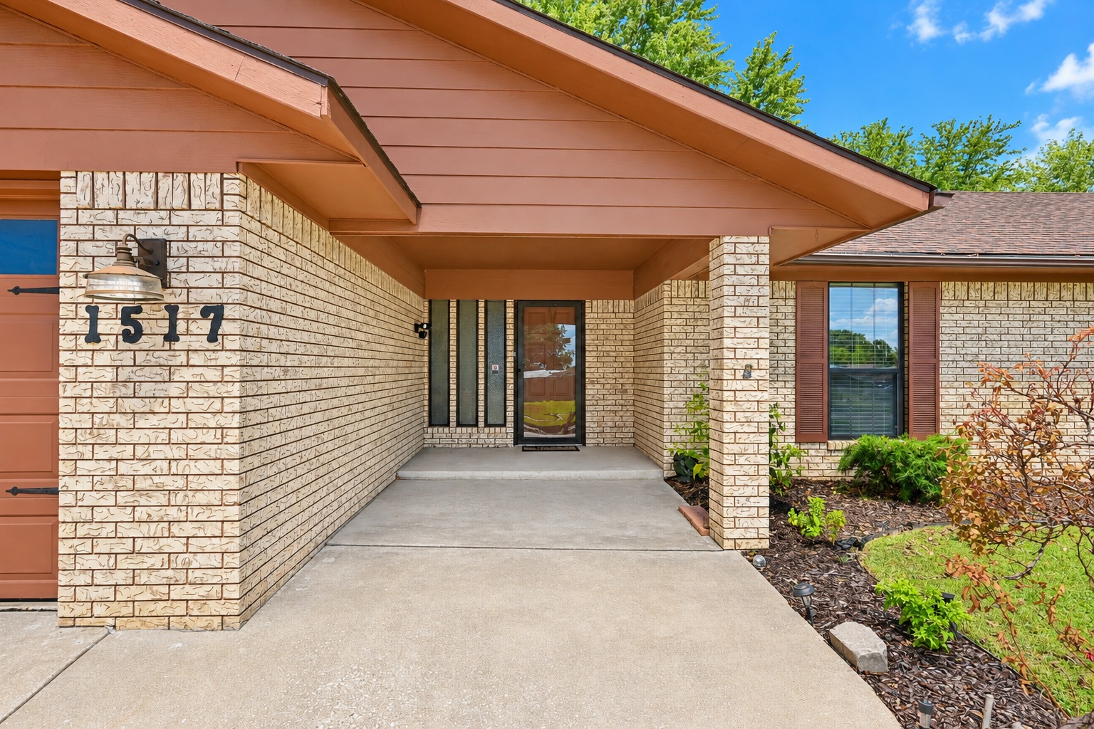 1517 Merlin Circle Pryor OK 74361
