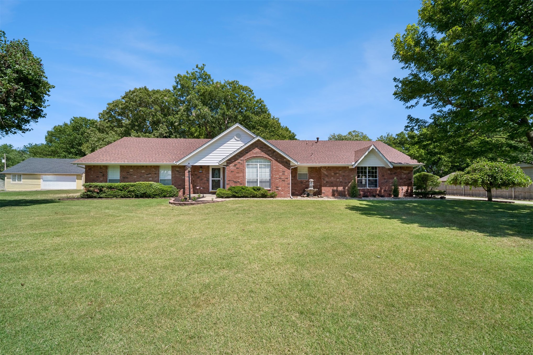 945 N Country Meadow Lane Skiatook OK 74070