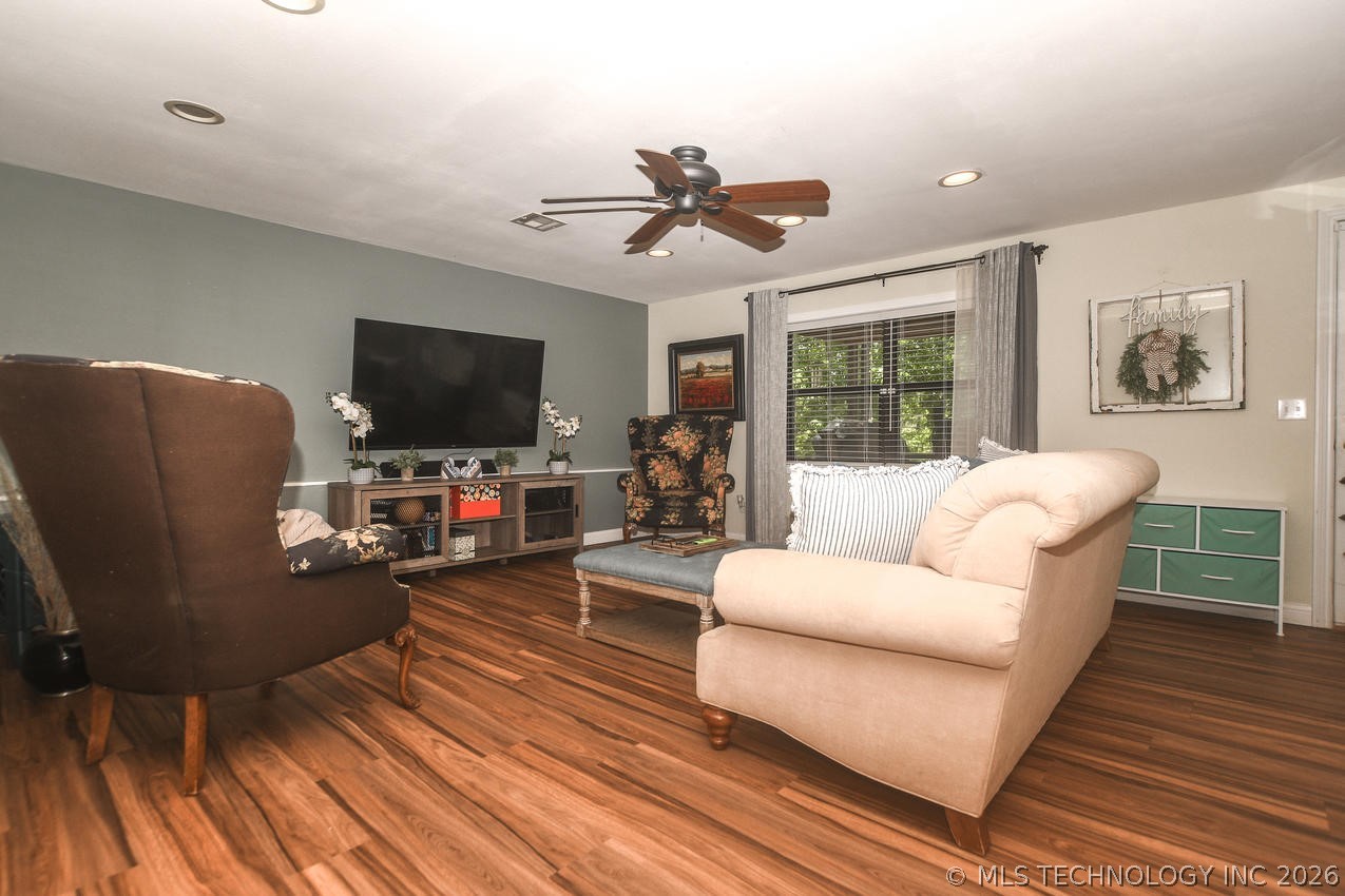 2548 Pine Tree Drive Kansas OK 74347