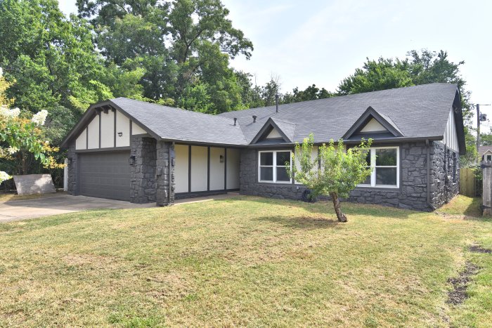 5211 S 32nd West Place Tulsa OK 74107