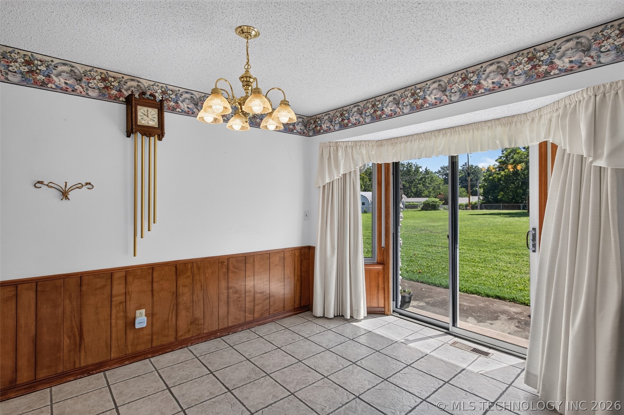 1102 N Delaware Street Chouteau OK 74337