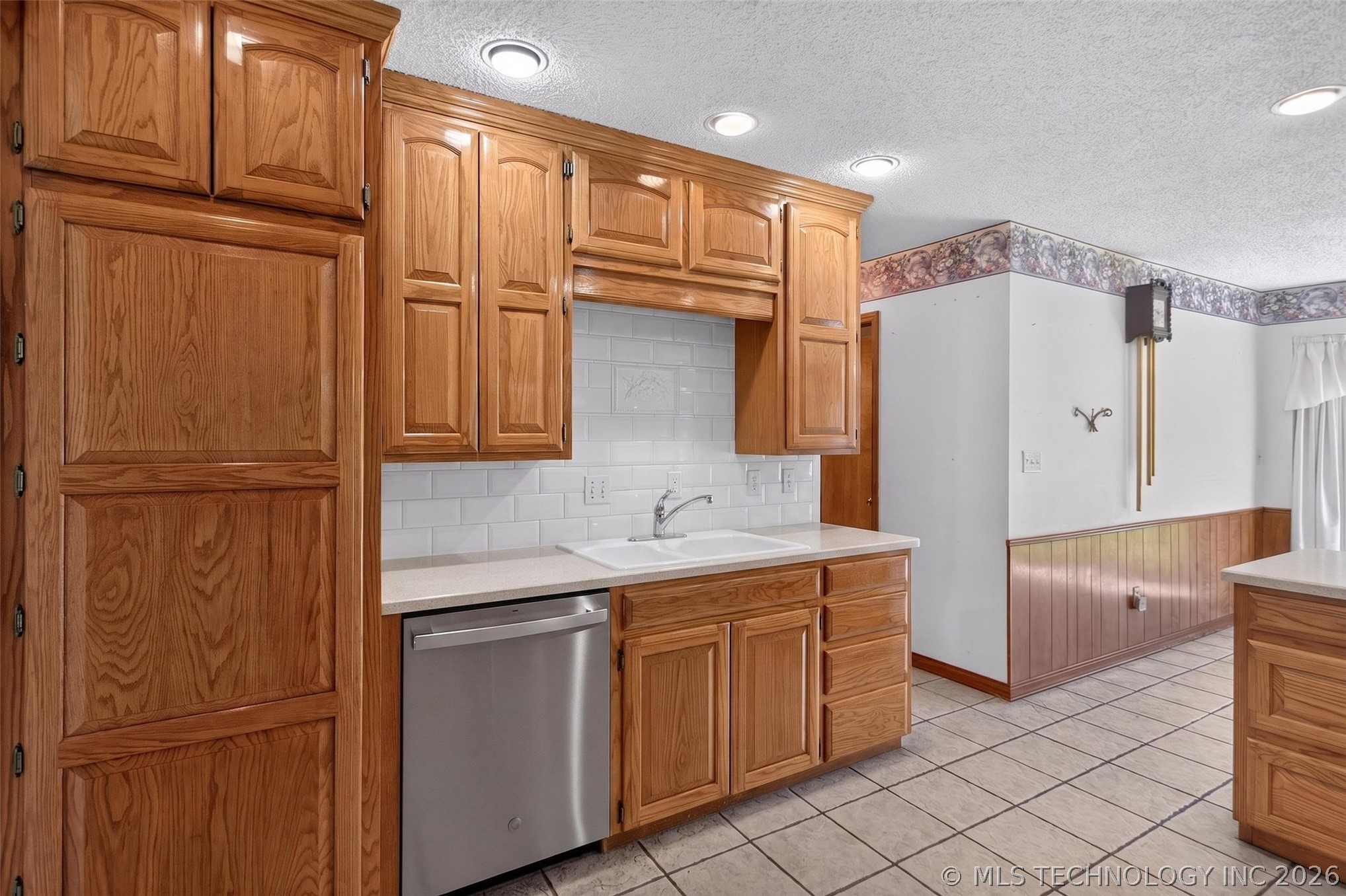 1102 N Delaware Street Chouteau OK 74337