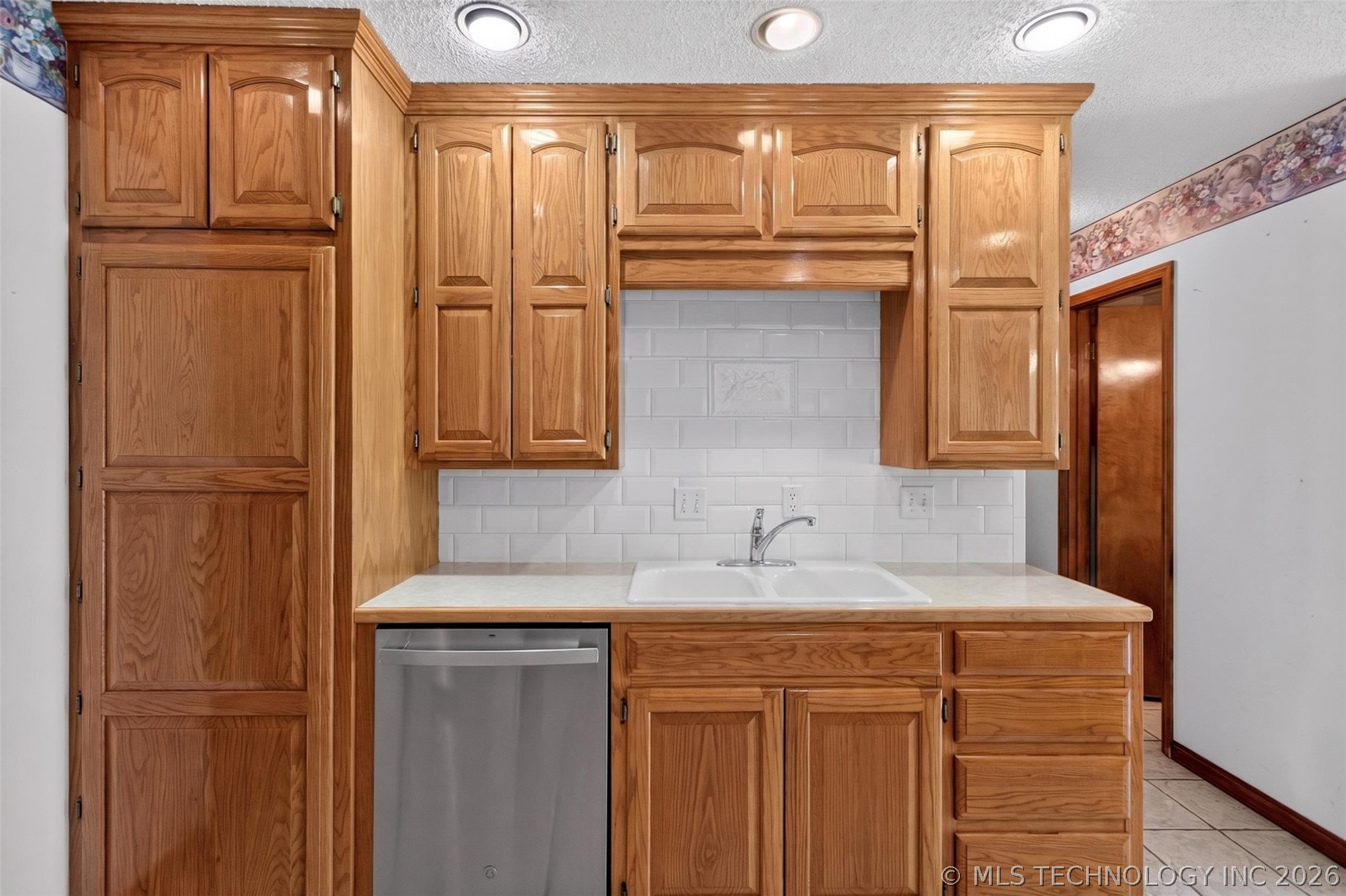 1102 N Delaware Street Chouteau OK 74337