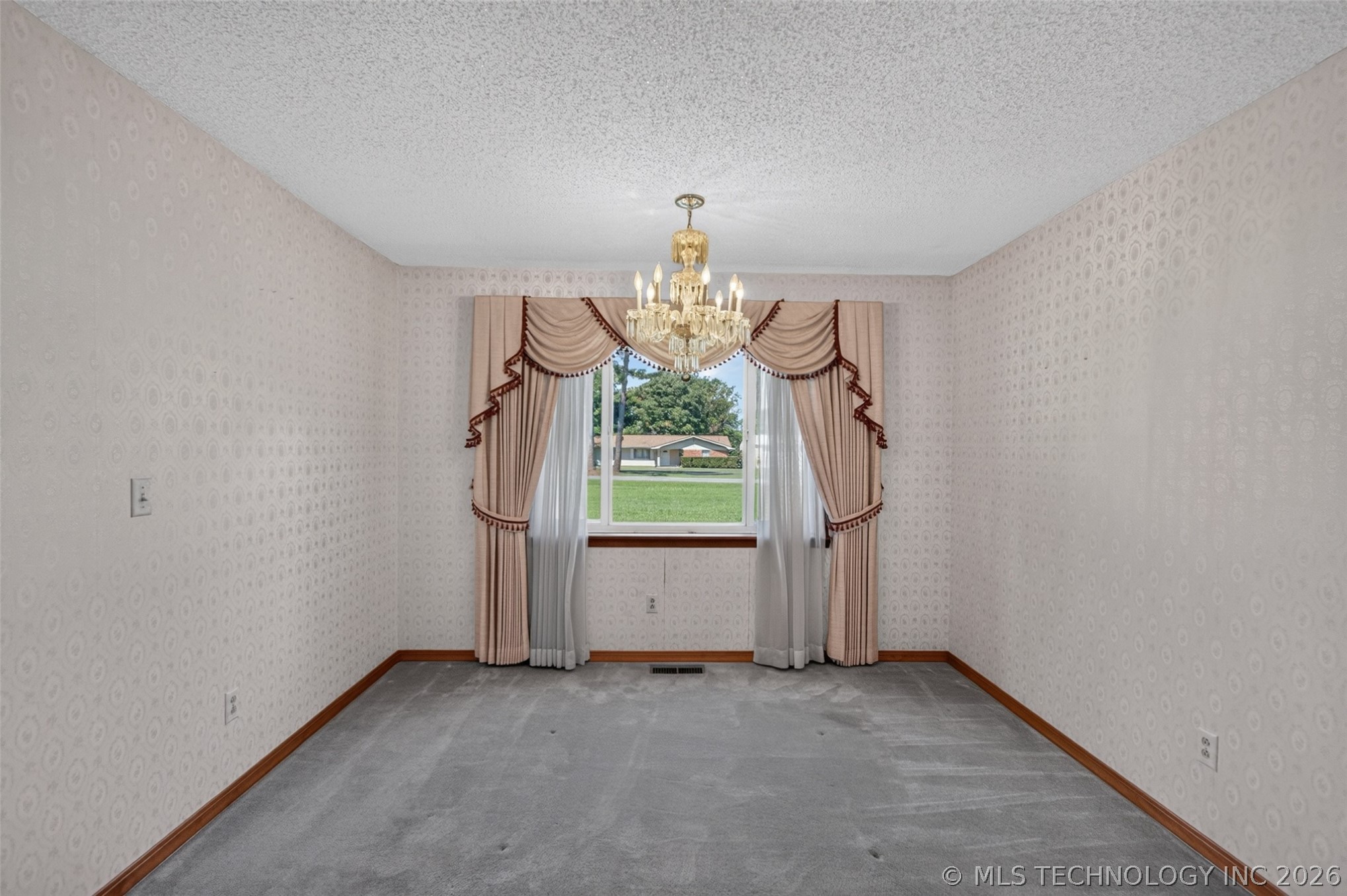 1102 N Delaware Street Chouteau OK 74337