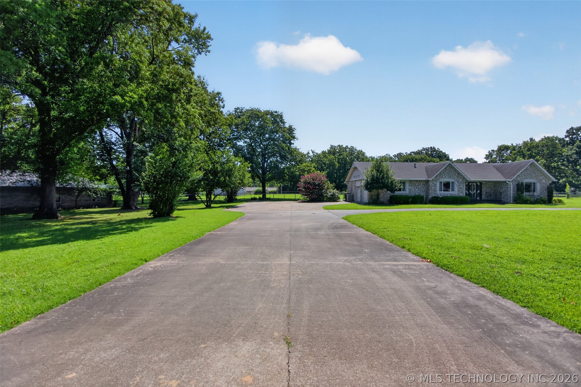 1102 N Delaware Street Chouteau OK 74337