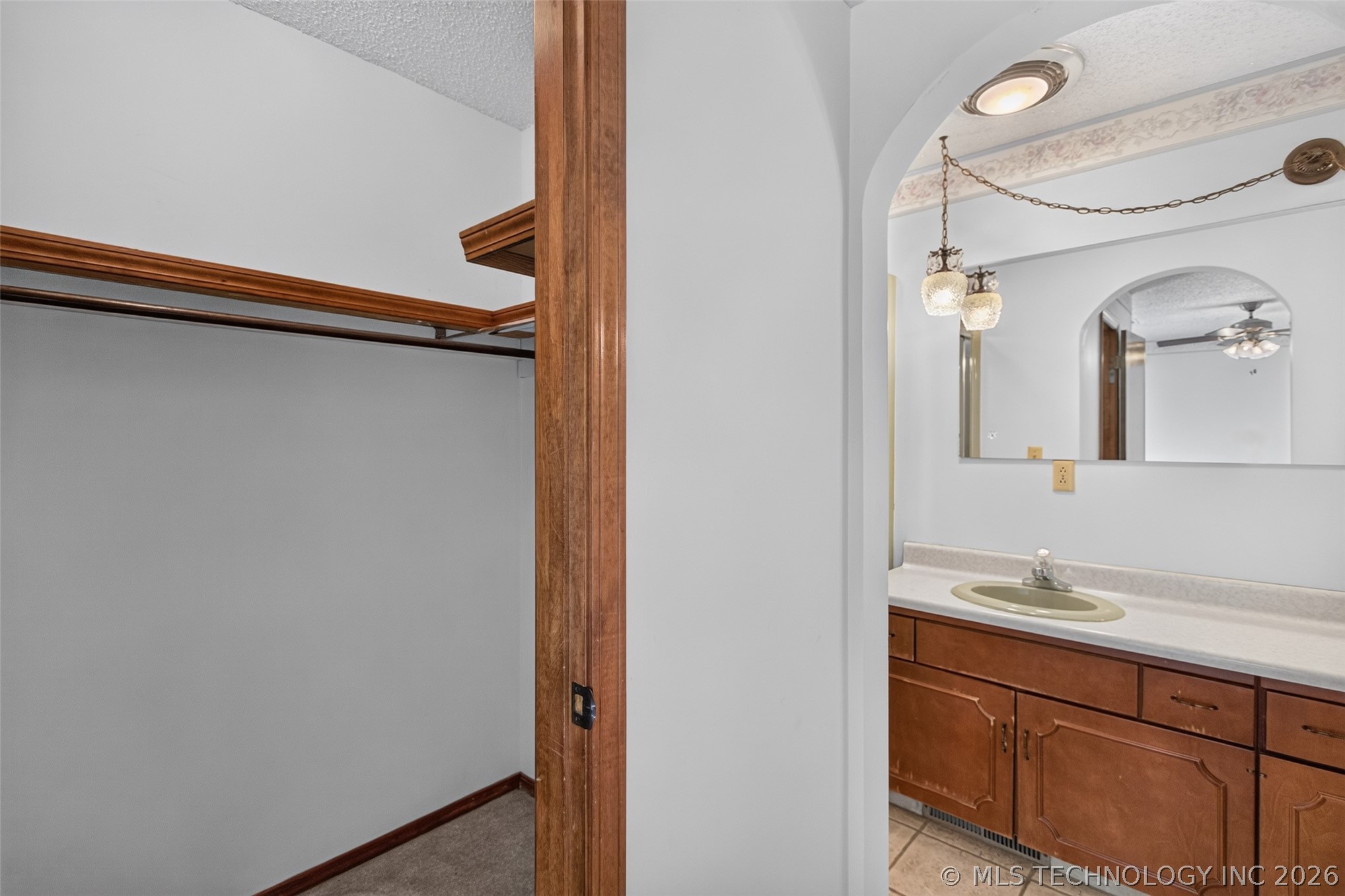 1102 N Delaware Street Chouteau OK 74337