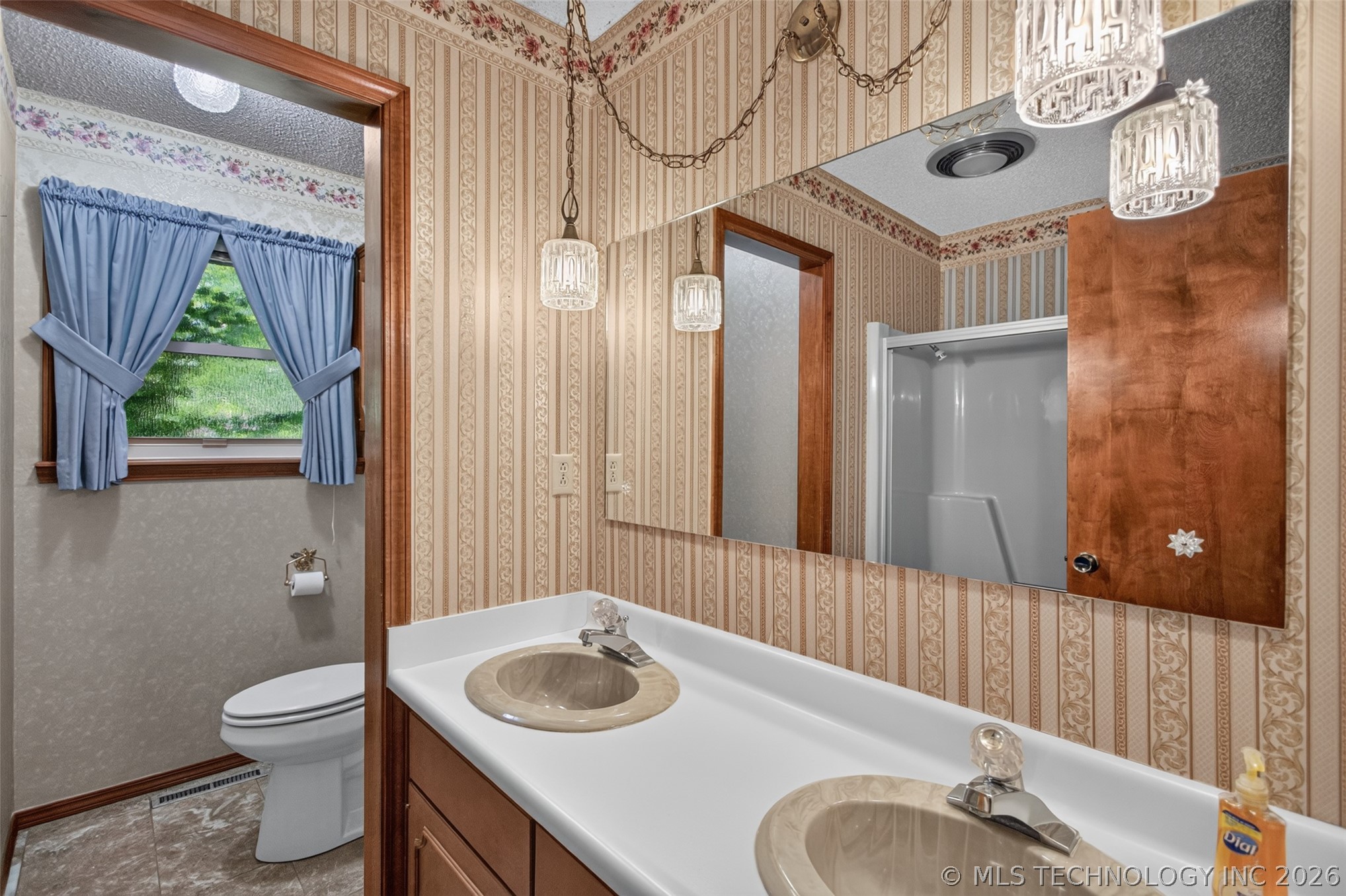 1102 N Delaware Street Chouteau OK 74337