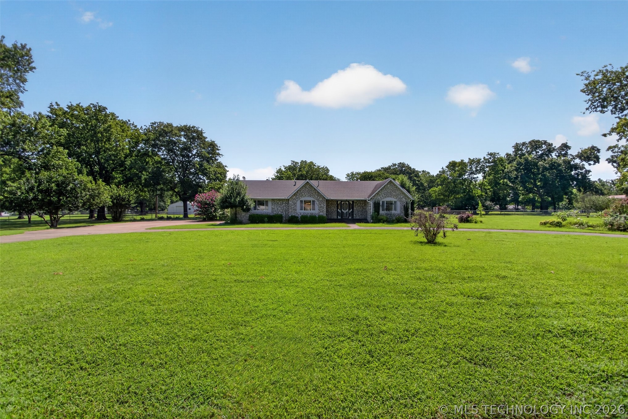 1102 N Delaware Street Chouteau OK 74337
