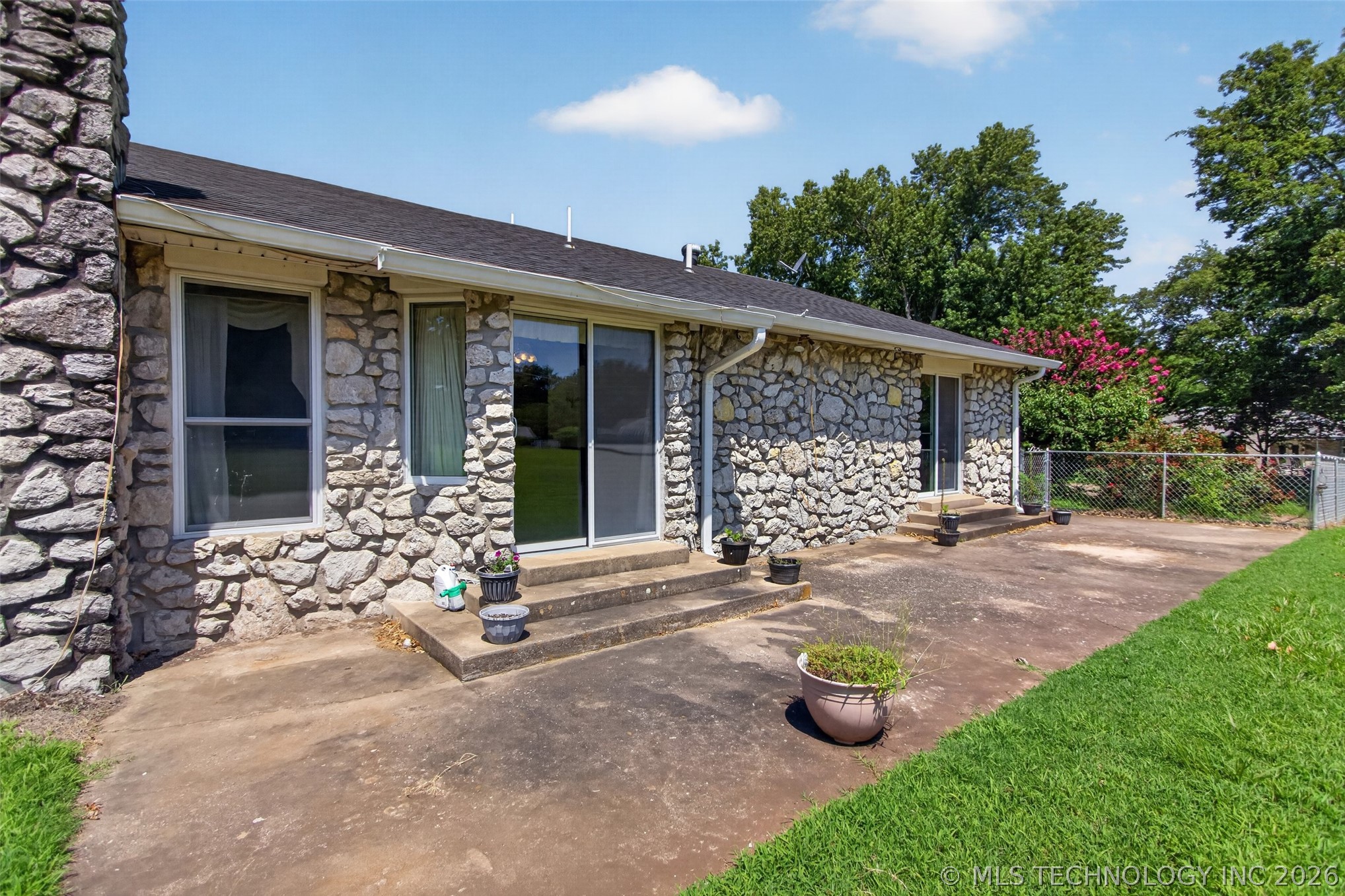 1102 N Delaware Street Chouteau OK 74337