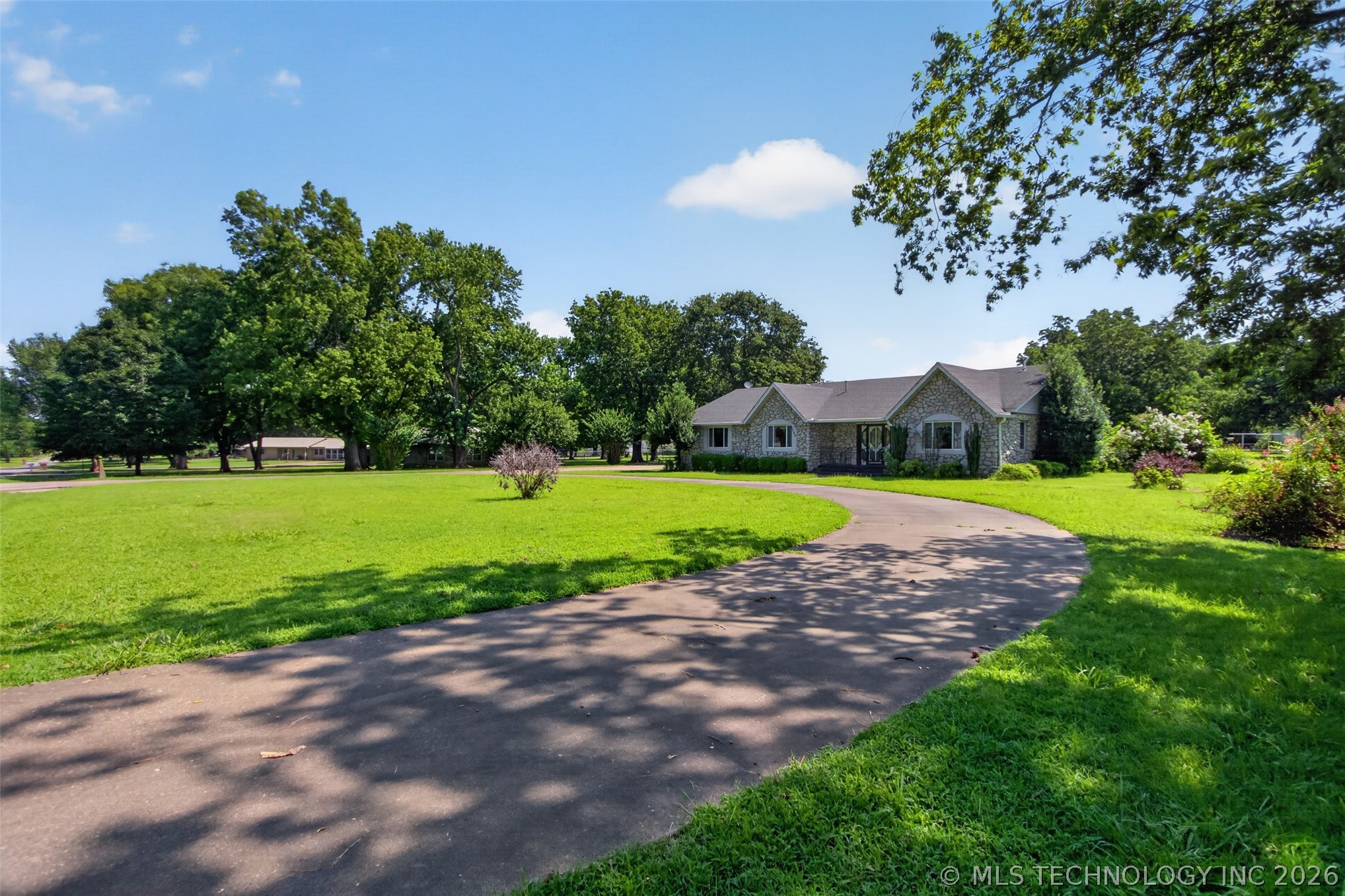 1102 N Delaware Street Chouteau OK 74337