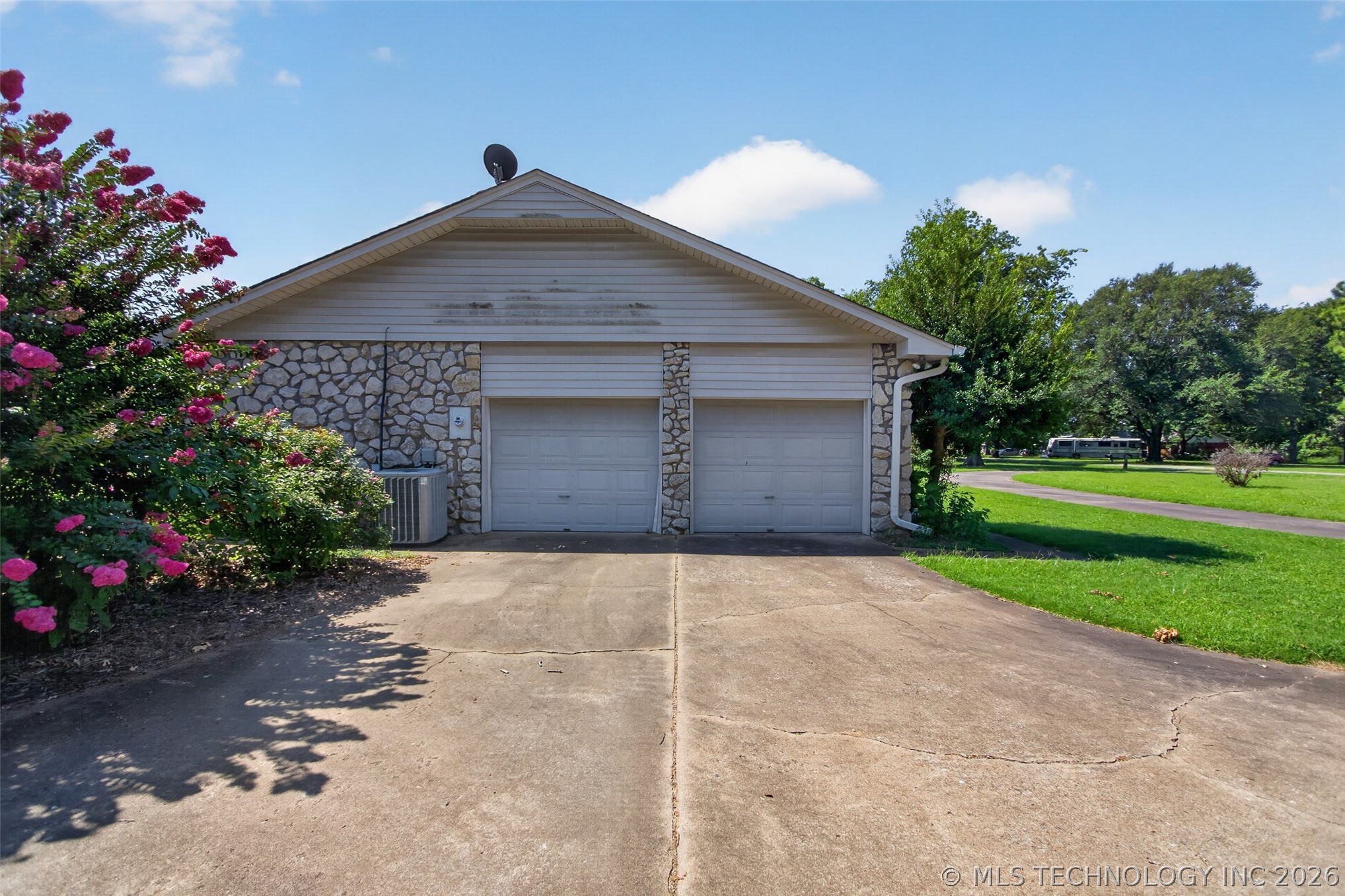 1102 N Delaware Street Chouteau OK 74337
