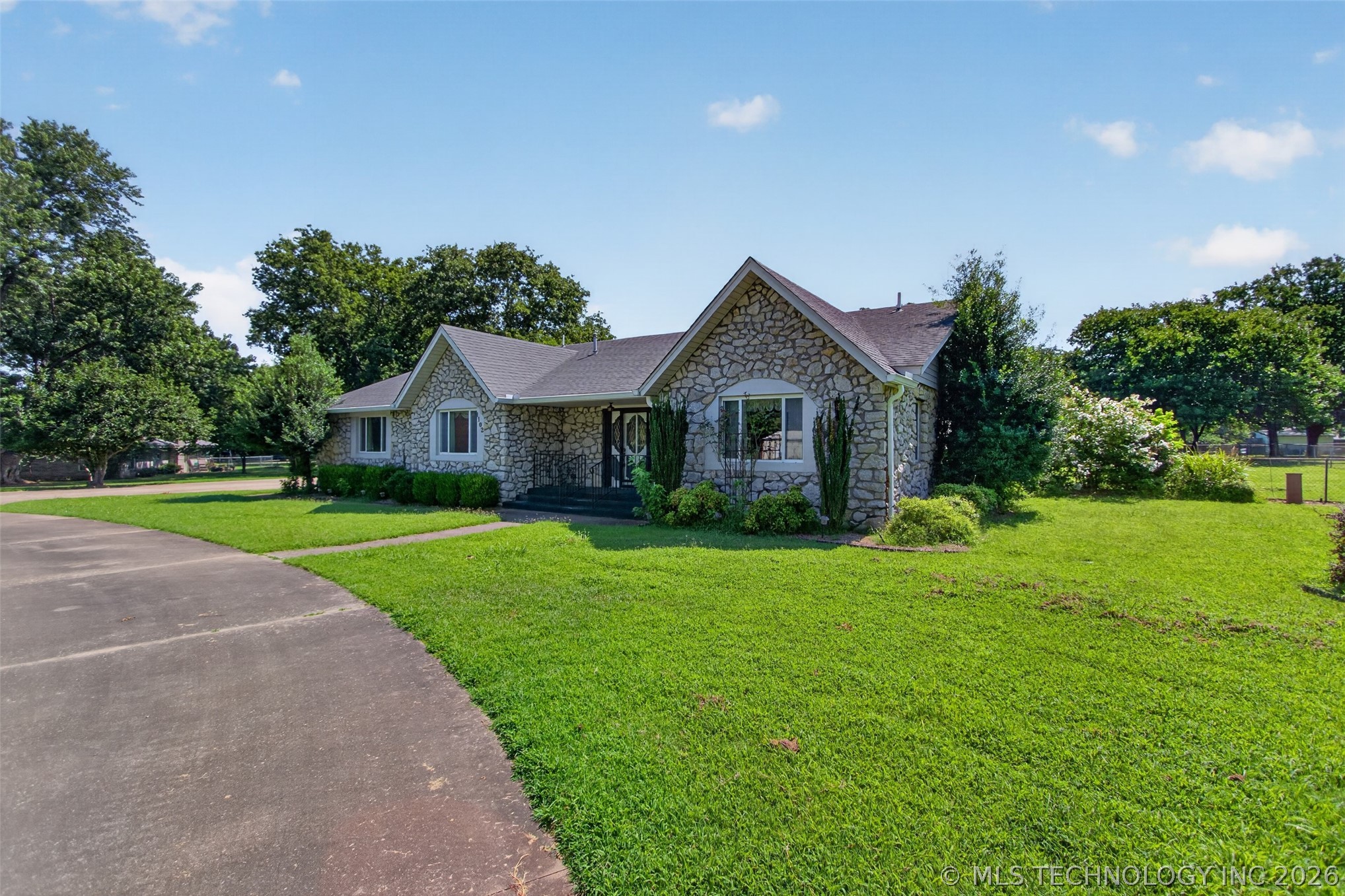 1102 N Delaware Street Chouteau OK 74337