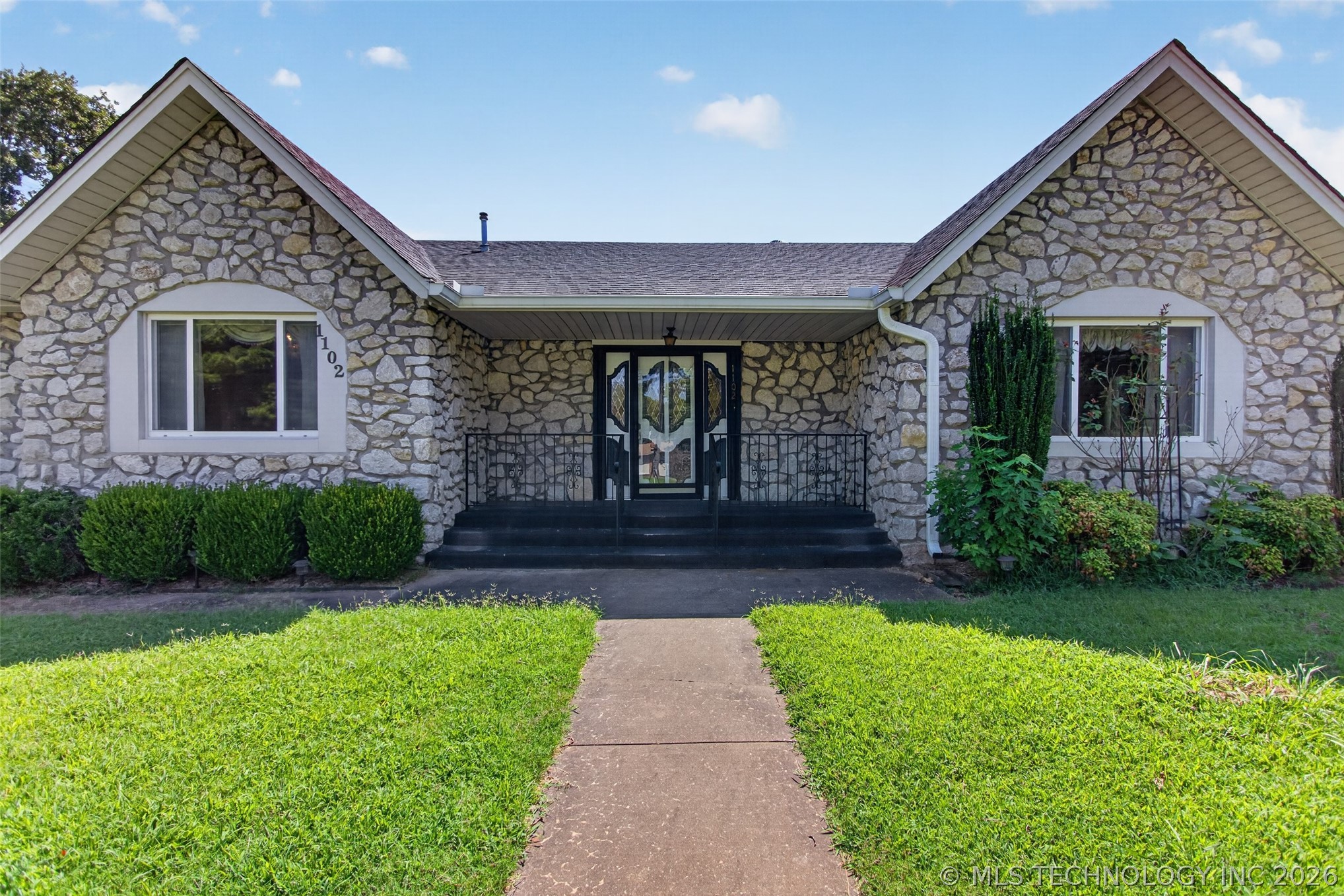 1102 N Delaware Street Chouteau OK 74337