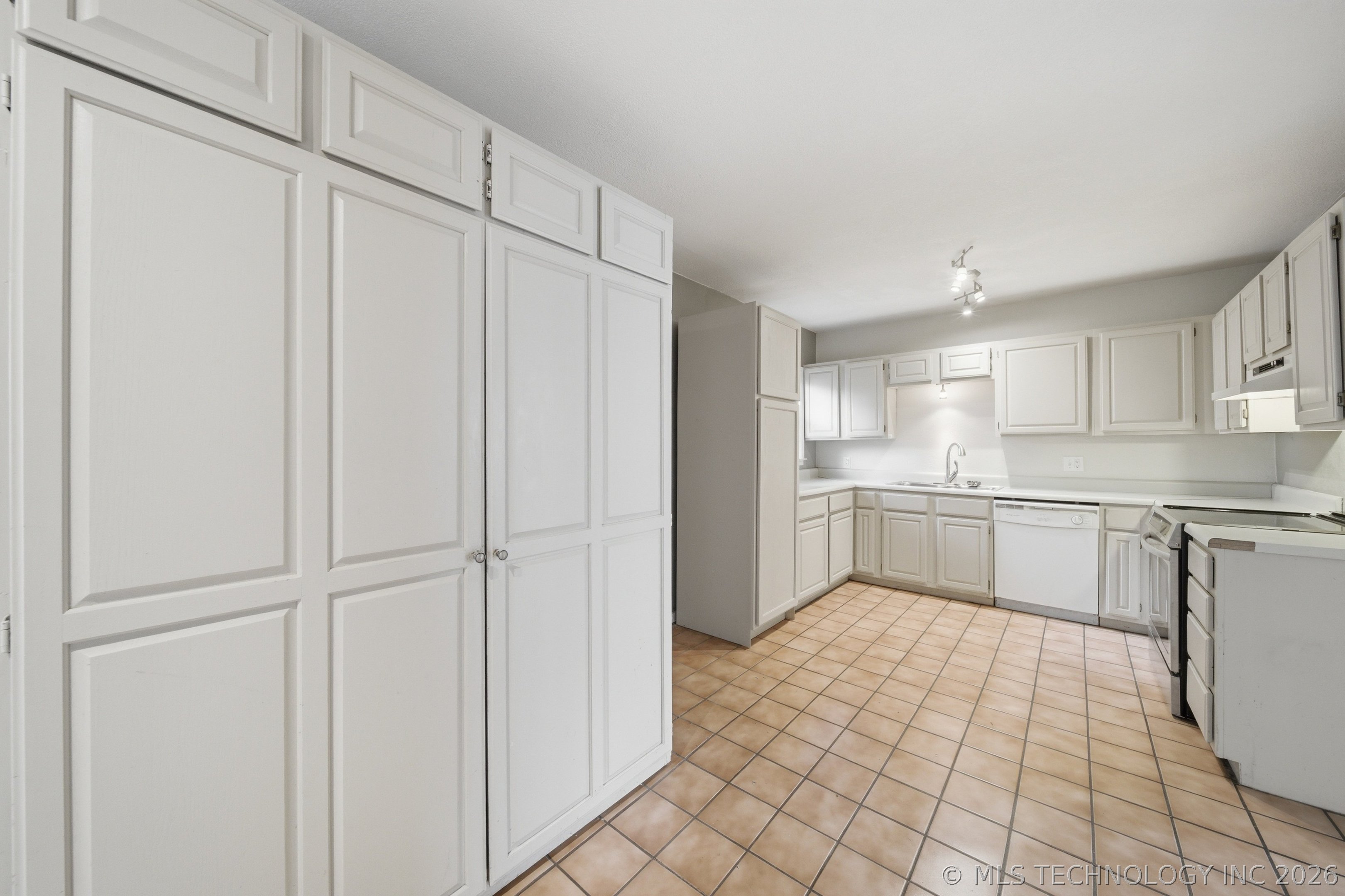 2204 S Oswego Place Tulsa OK 74114