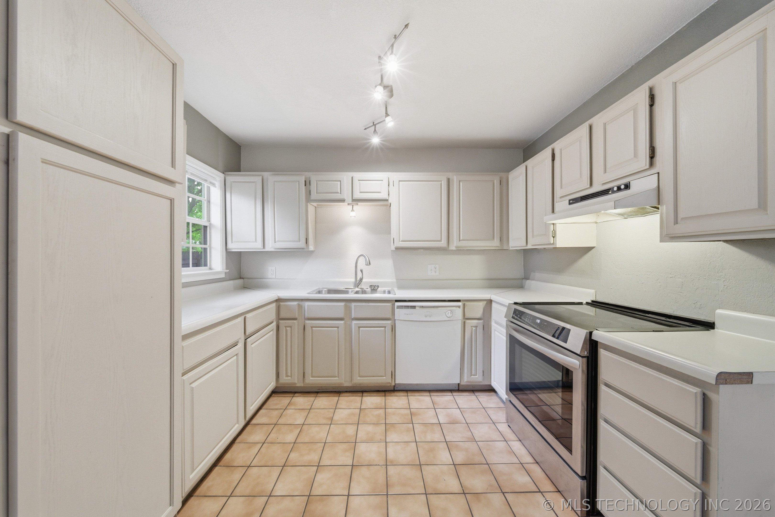 2204 S Oswego Place Tulsa OK 74114