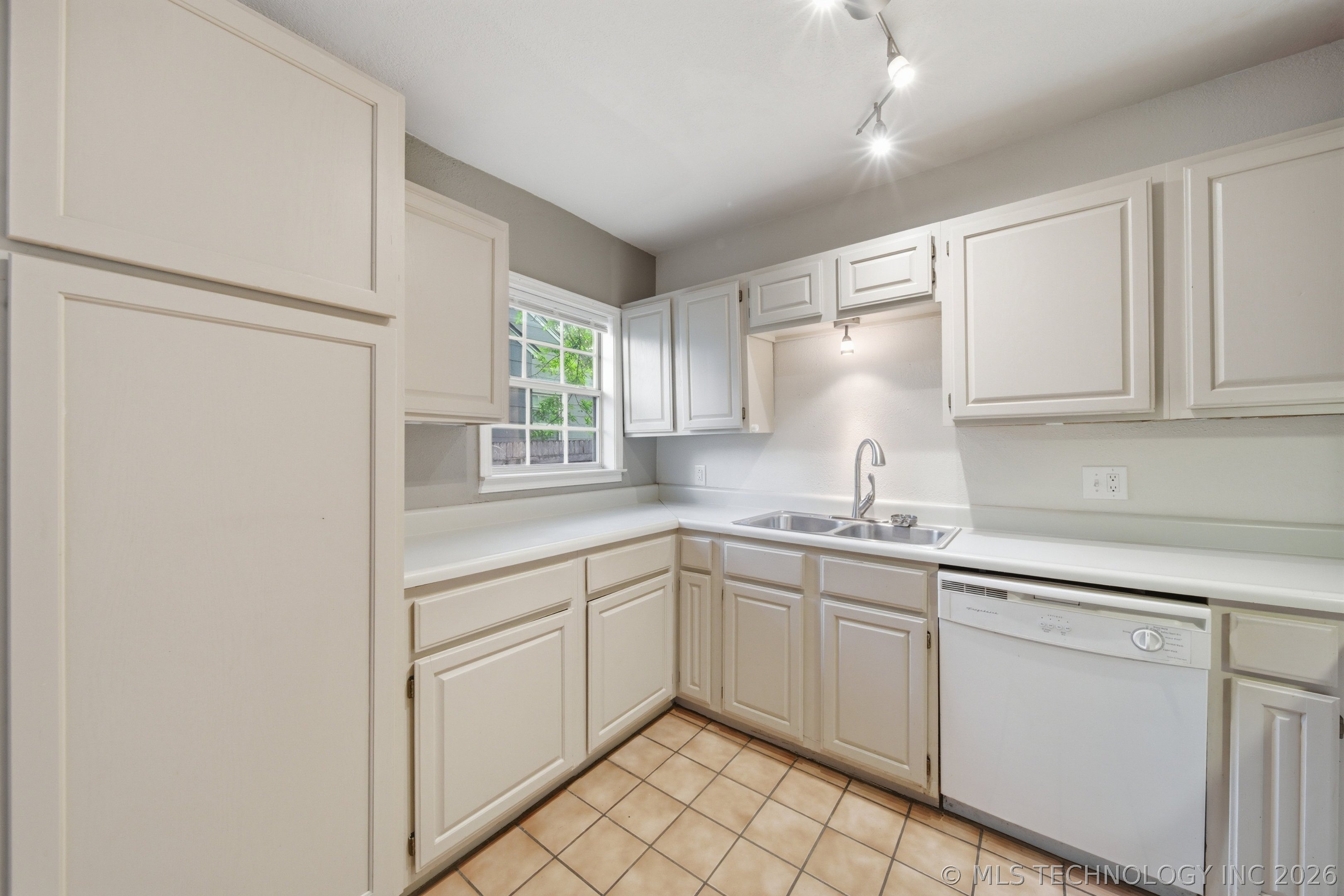 2204 S Oswego Place Tulsa OK 74114