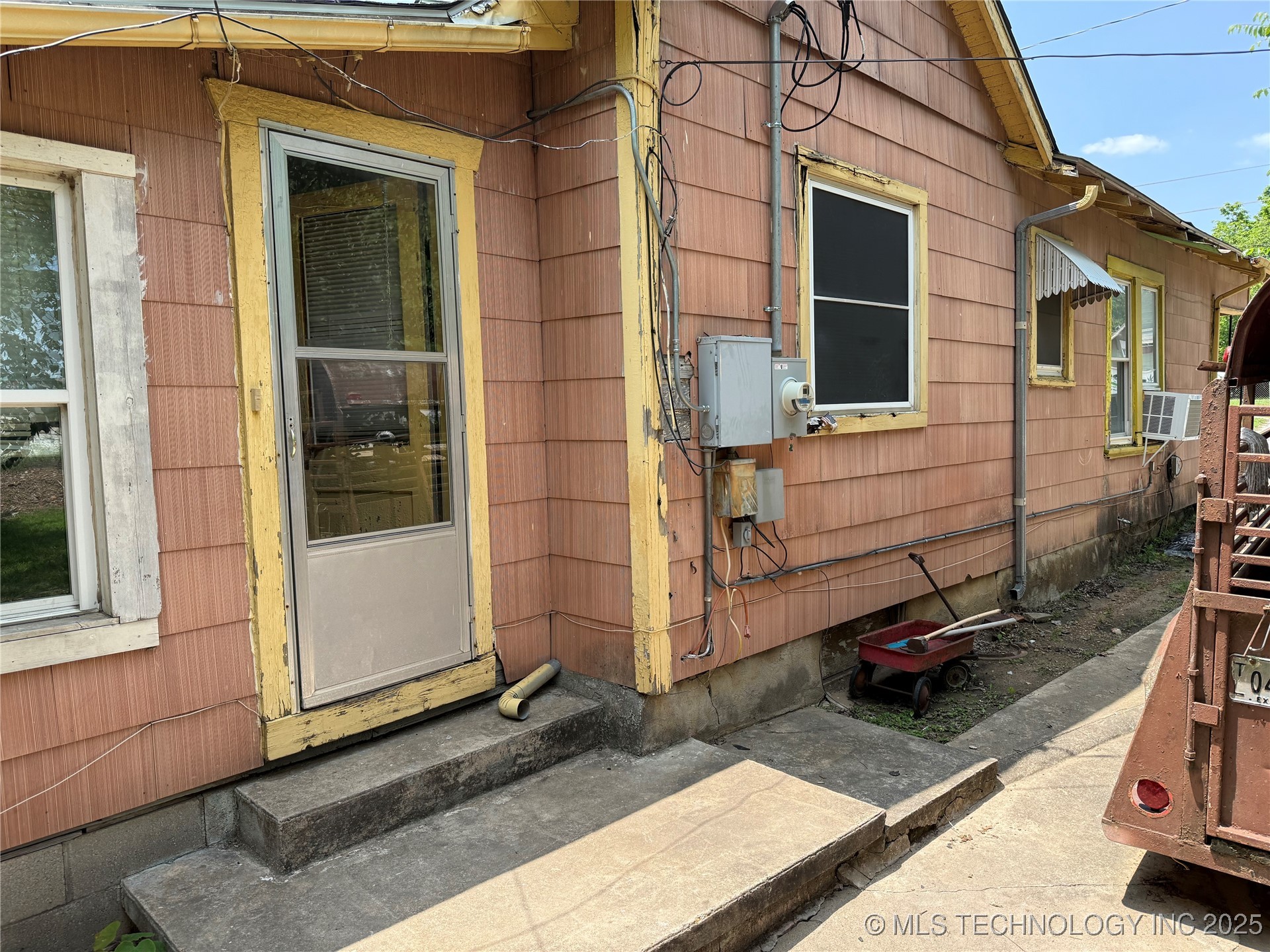 201 E Main Street Henryetta OK 74437