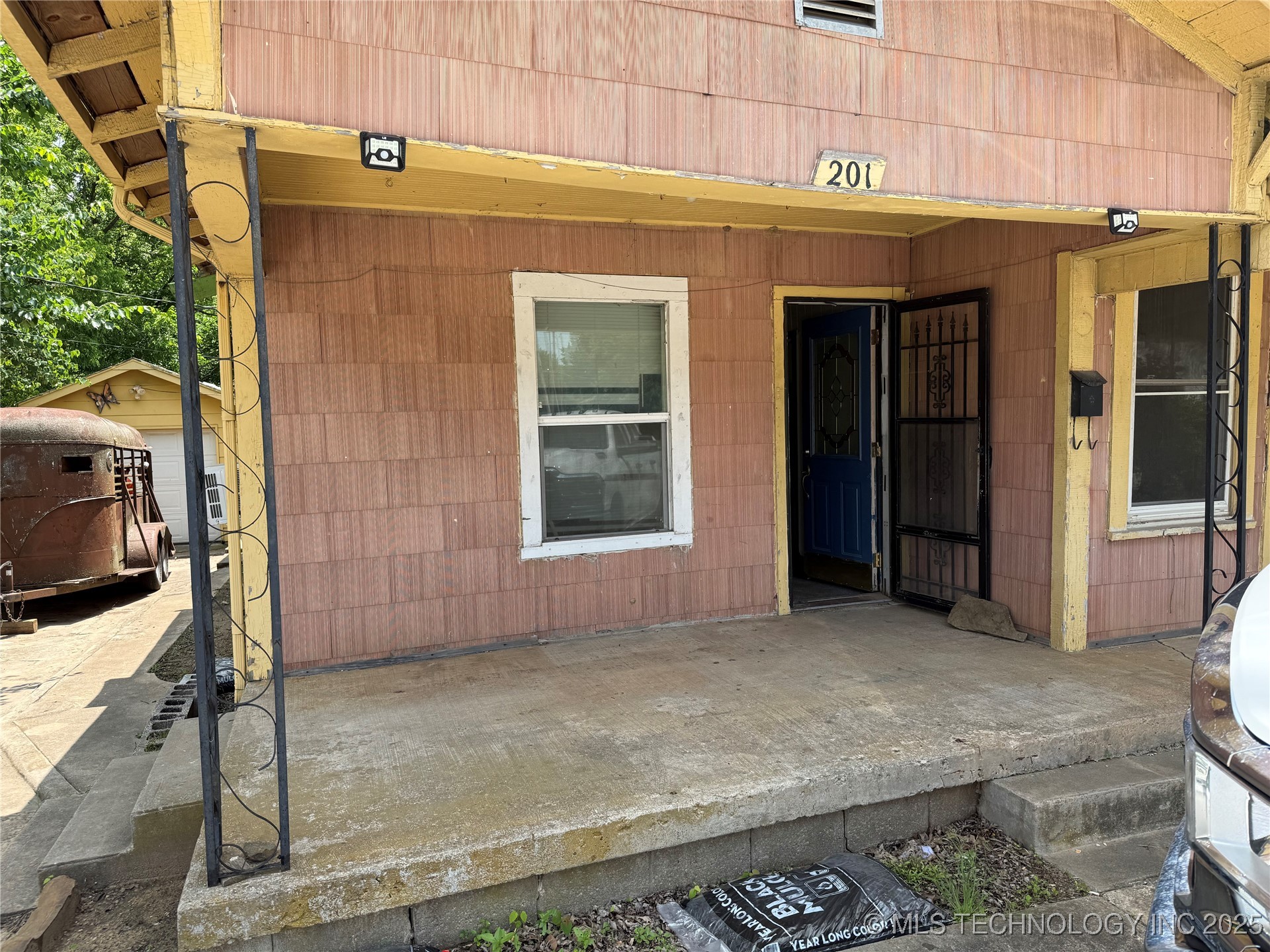 201 E Main Street Henryetta OK 74437