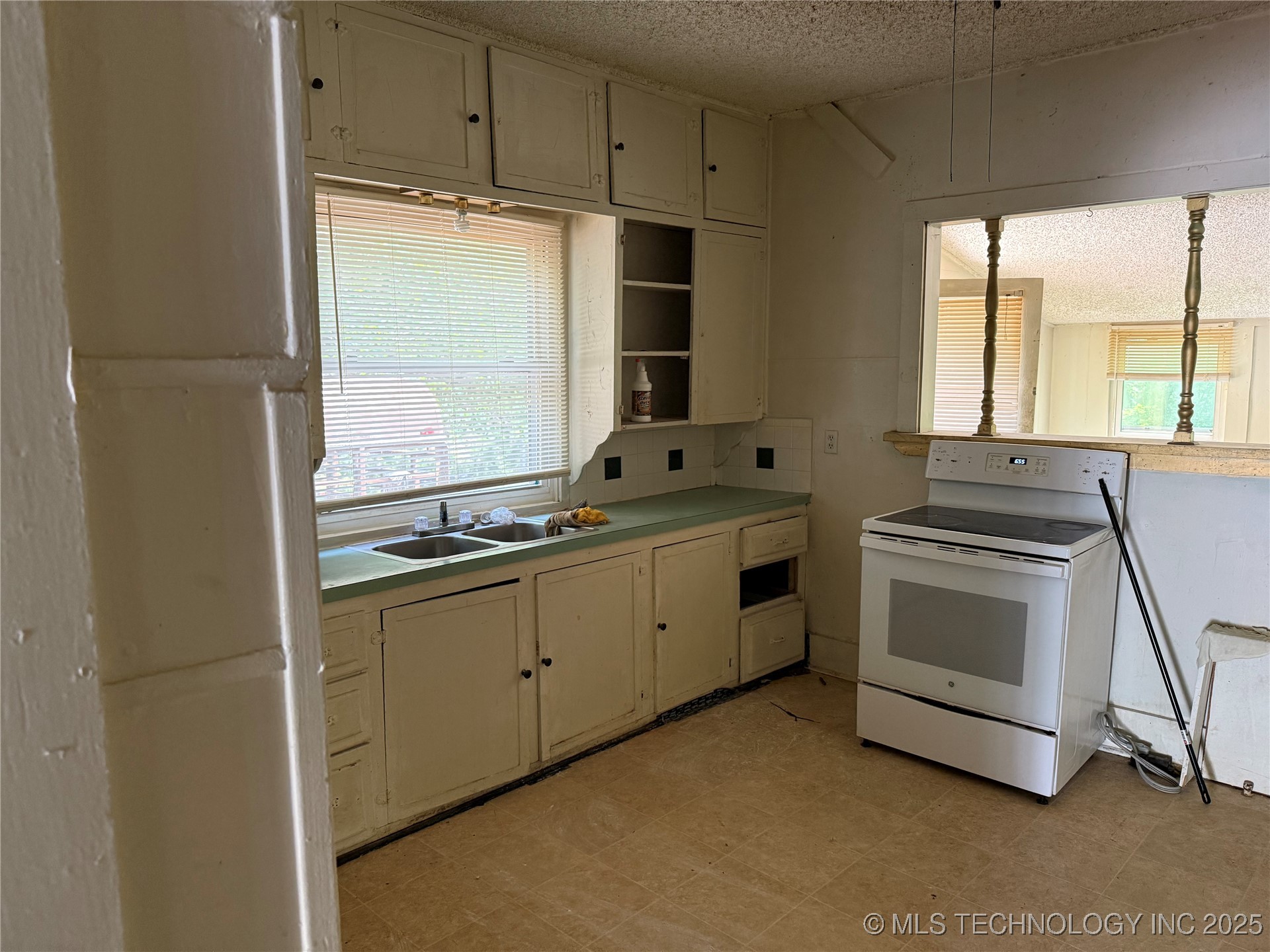 201 E Main Street Henryetta OK 74437
