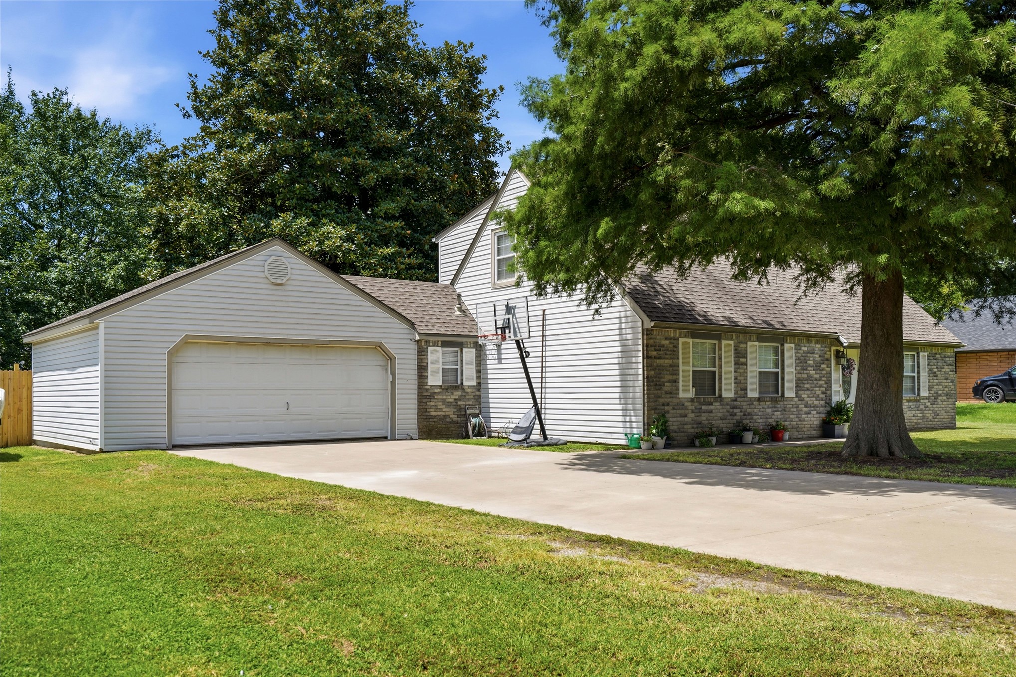 1502 N 3rd Avenue Warner OK 74469