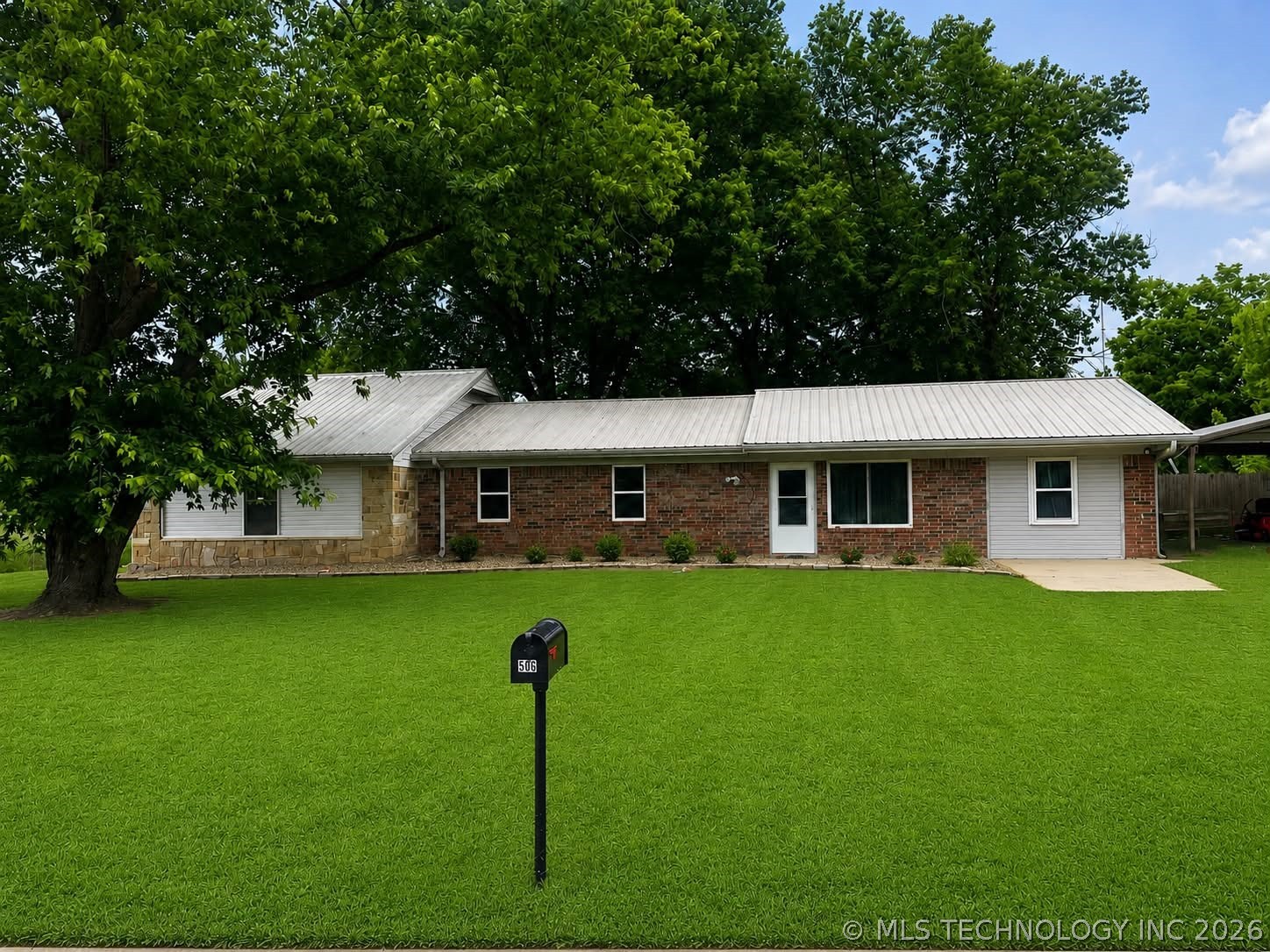 506 S 1st Avenue S Mccurtain OK 74944