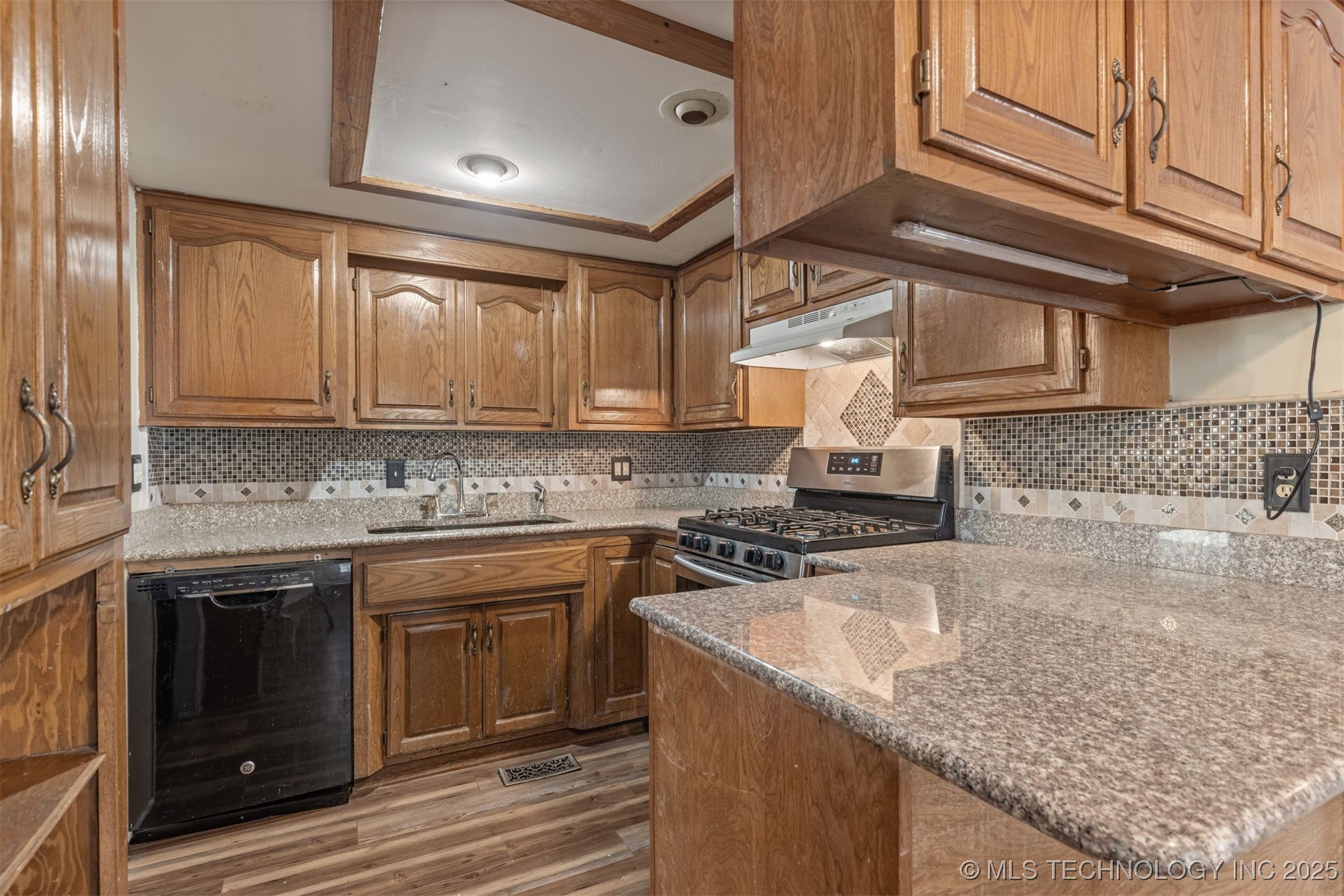 1043 N Valley Drive Sand Springs OK 74063