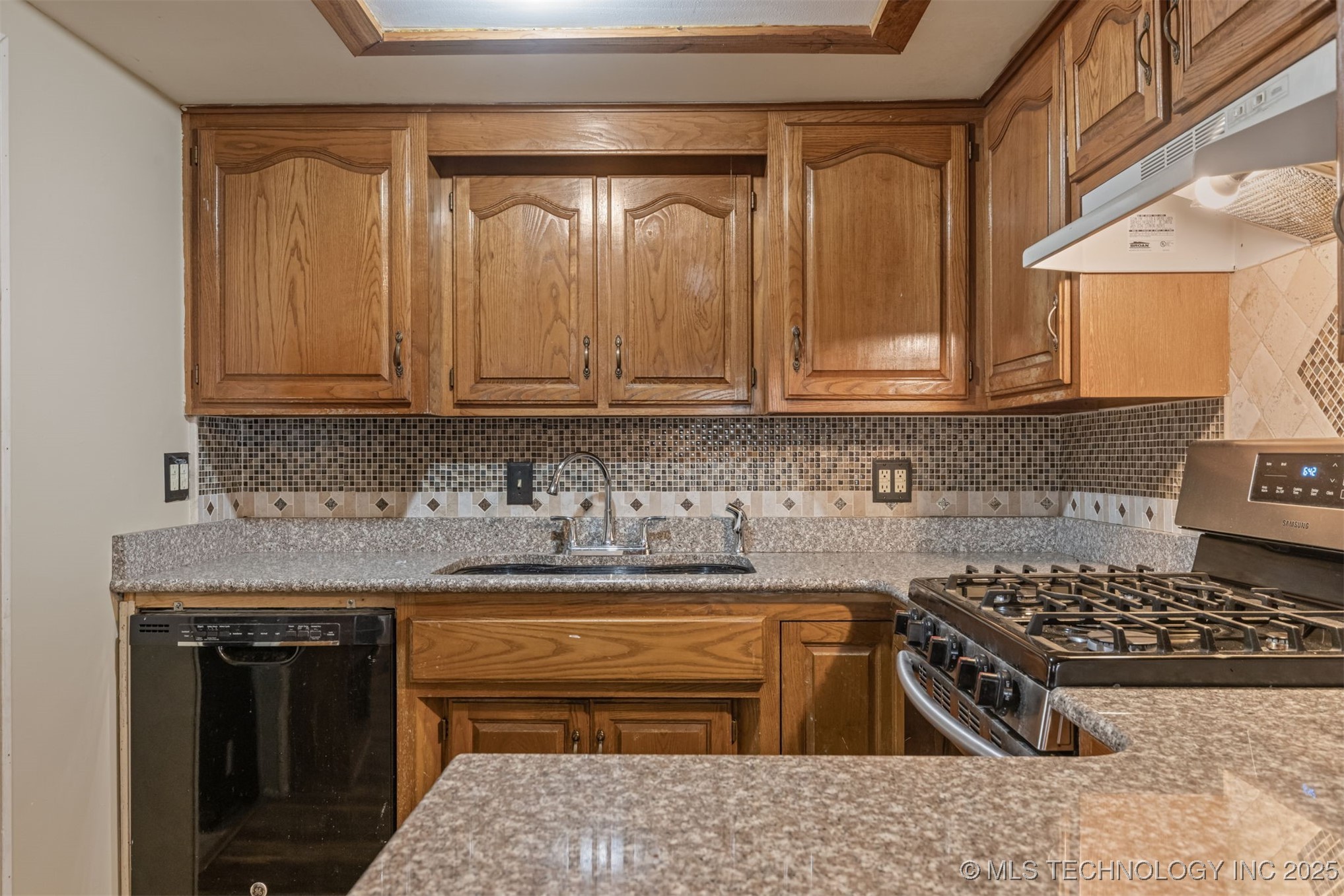 1043 N Valley Drive Sand Springs OK 74063