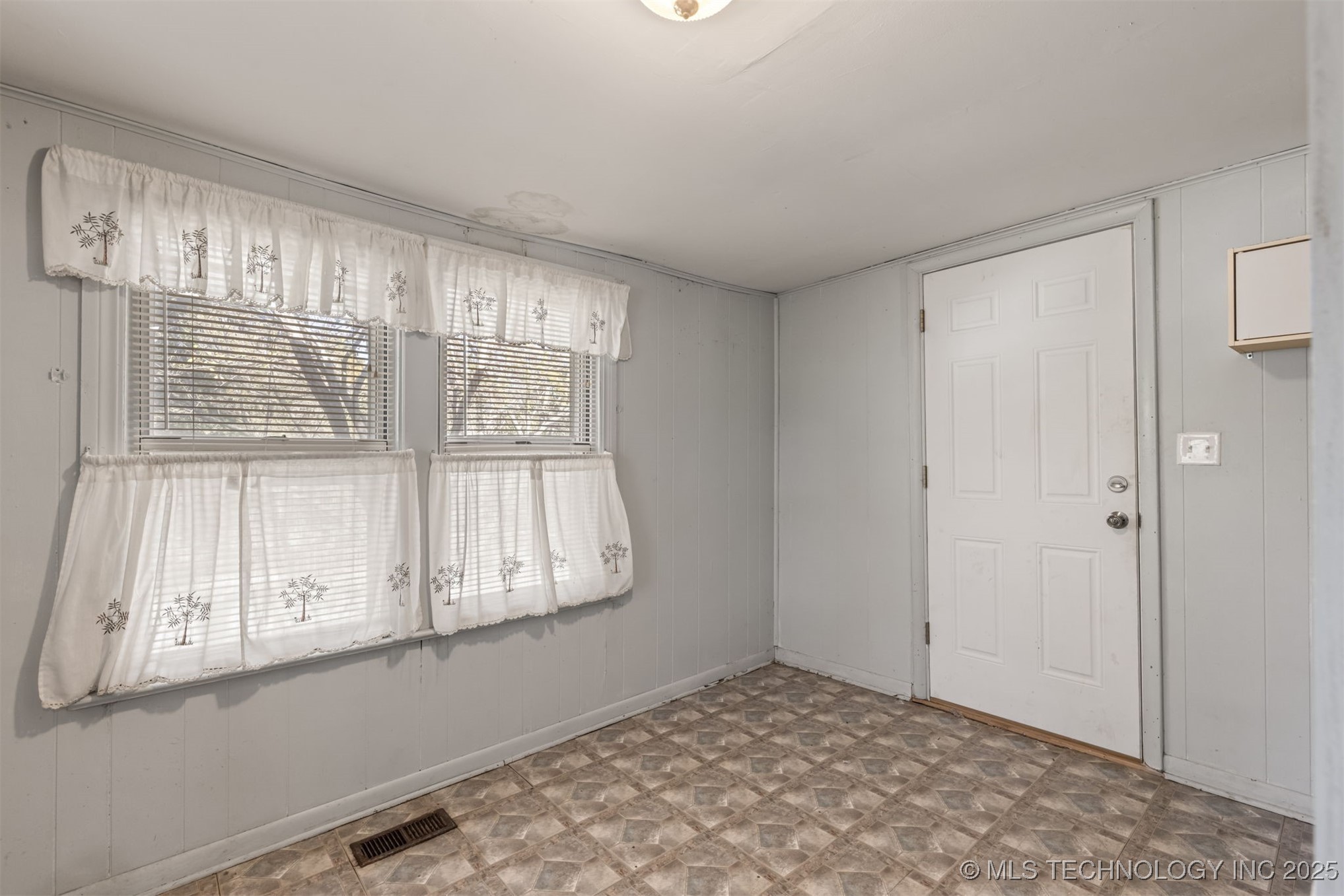 1043 N Valley Drive Sand Springs OK 74063