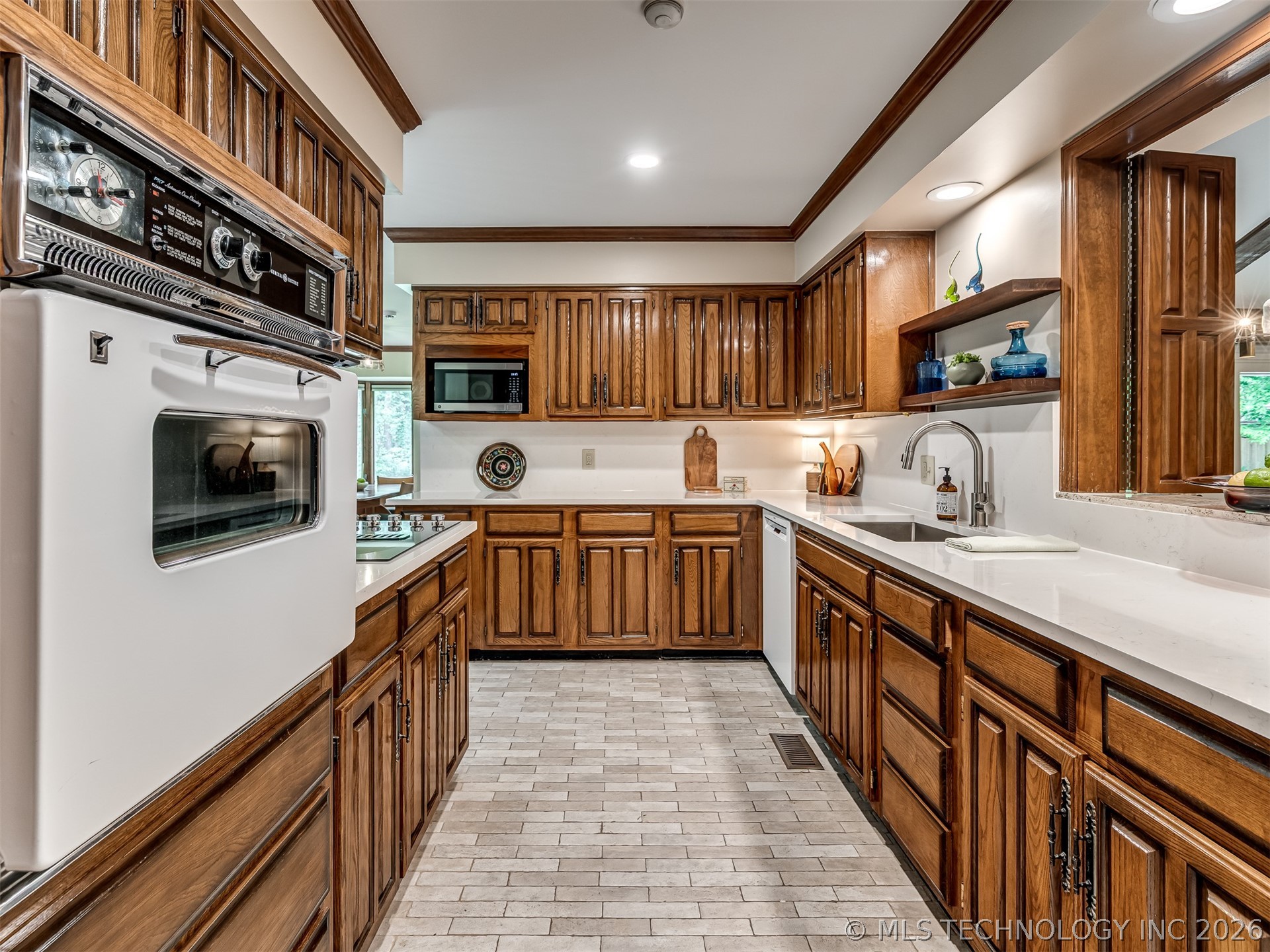 6652 S Jamestown Place E Tulsa OK 74136