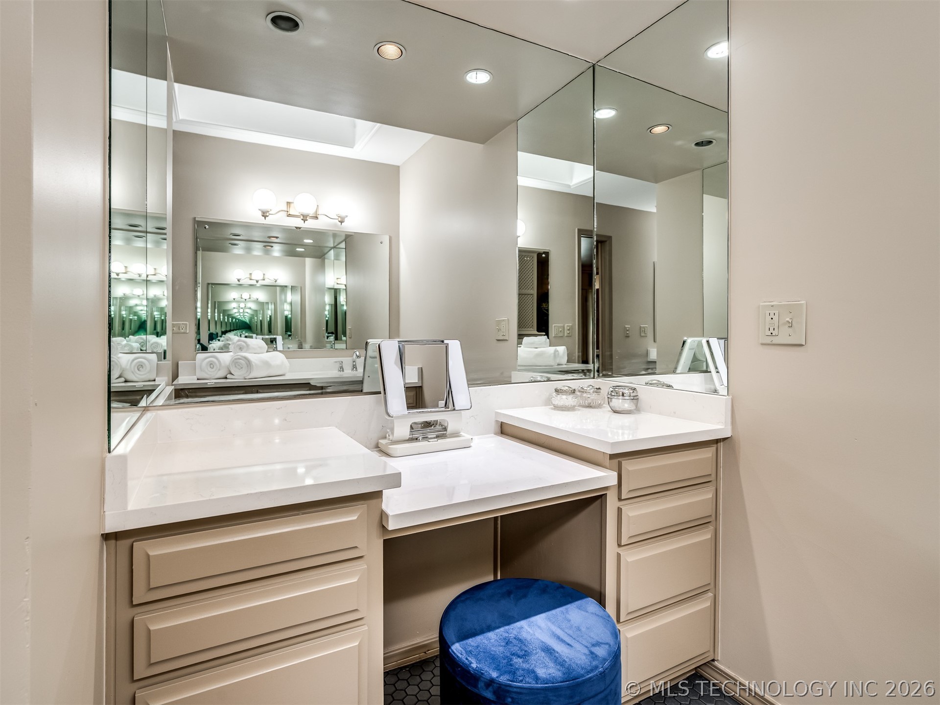 6652 S Jamestown Place E Tulsa OK 74136