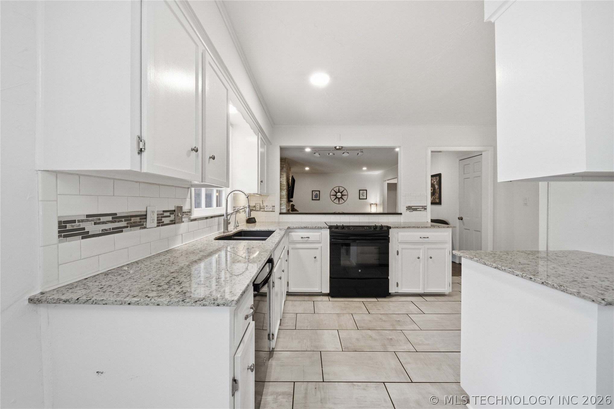 6121 E 52nd Place Tulsa OK 74135