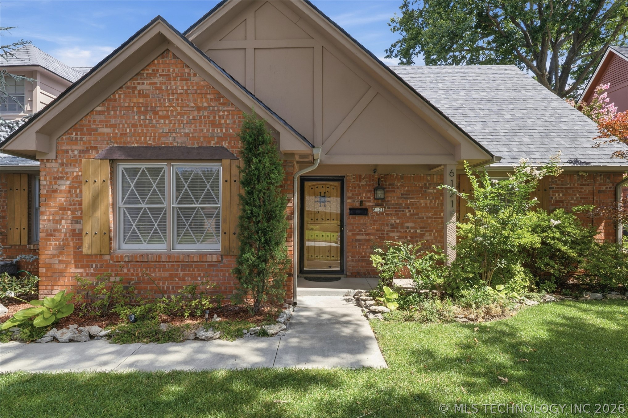 6121 E 52nd Place Tulsa OK 74135